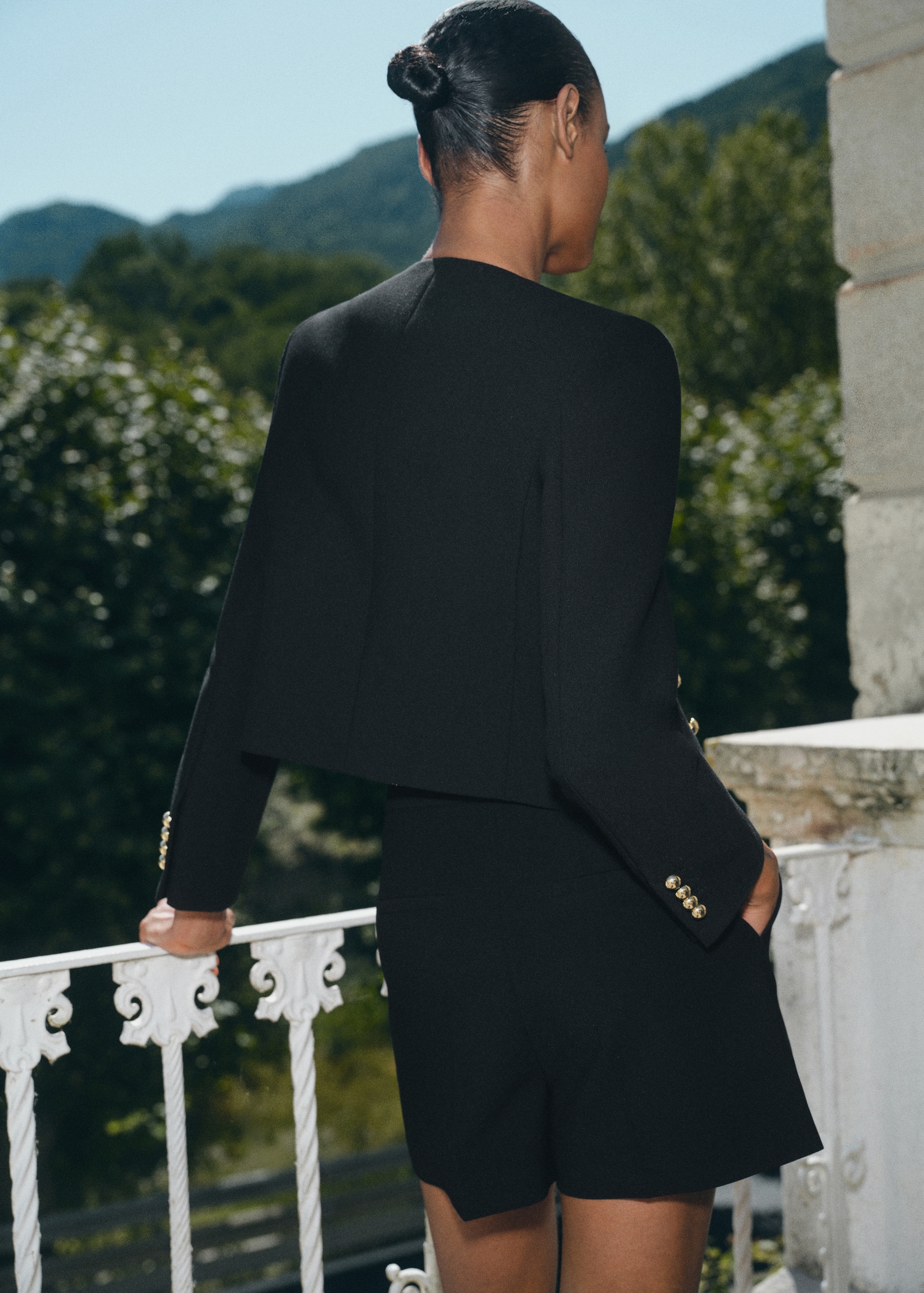 Buttoned cropped jacket - Reverse of the article