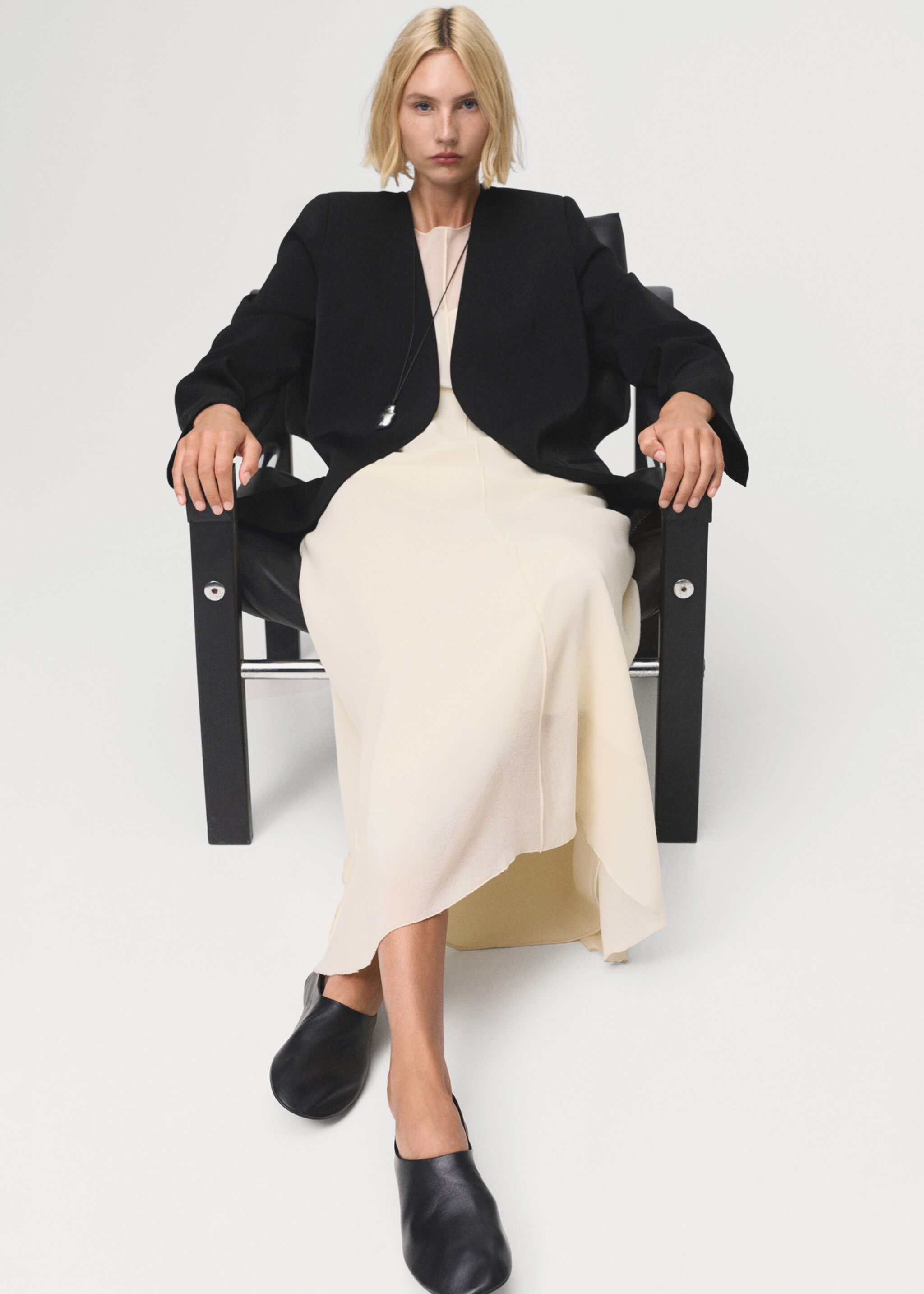 Double-breasted suit jacket - Details of the article 2, Black. Ref: 17044147-00.