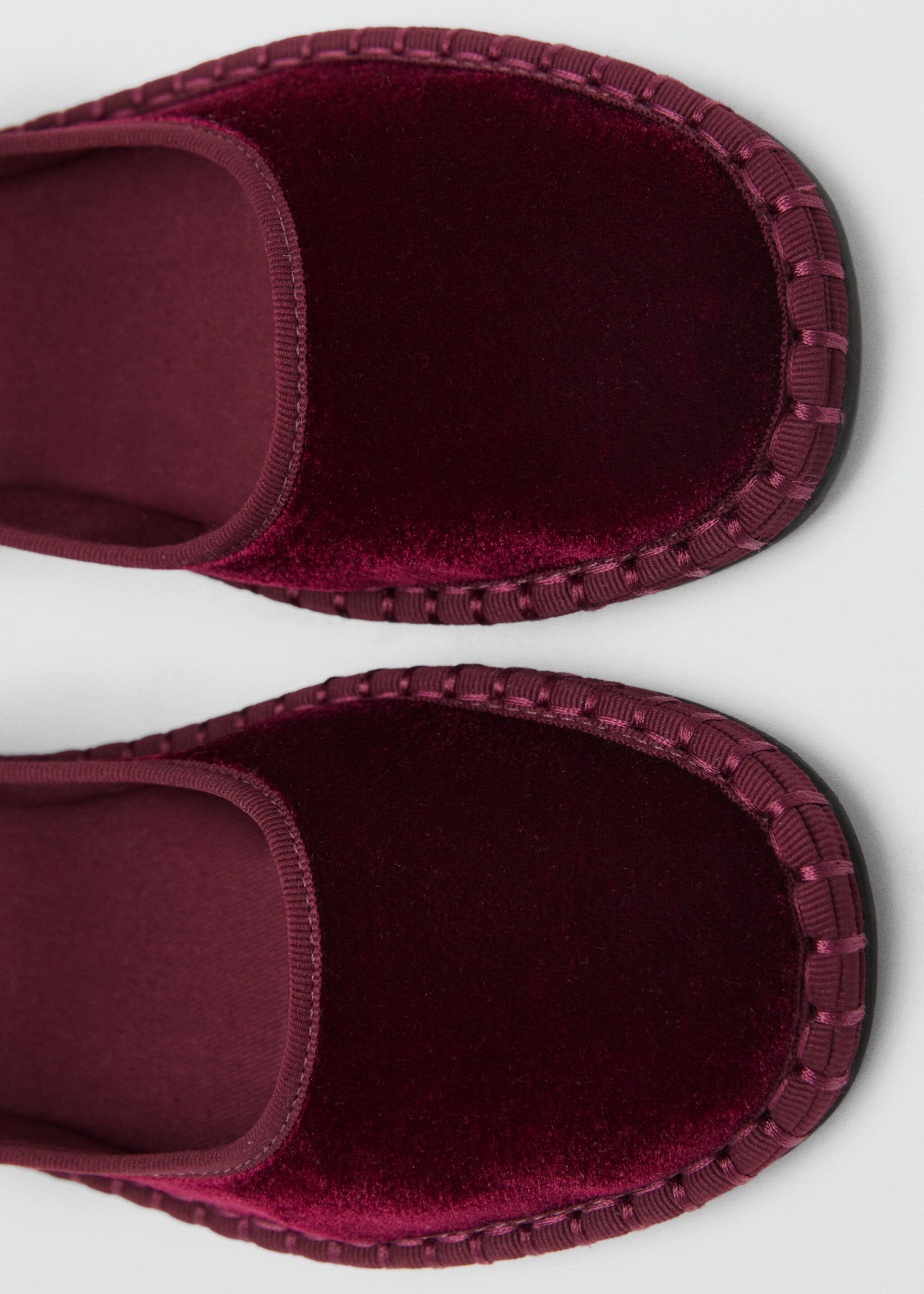 Velvet ballerinas - Details of the article 2, Burgundy. Ref: 17044410-00.