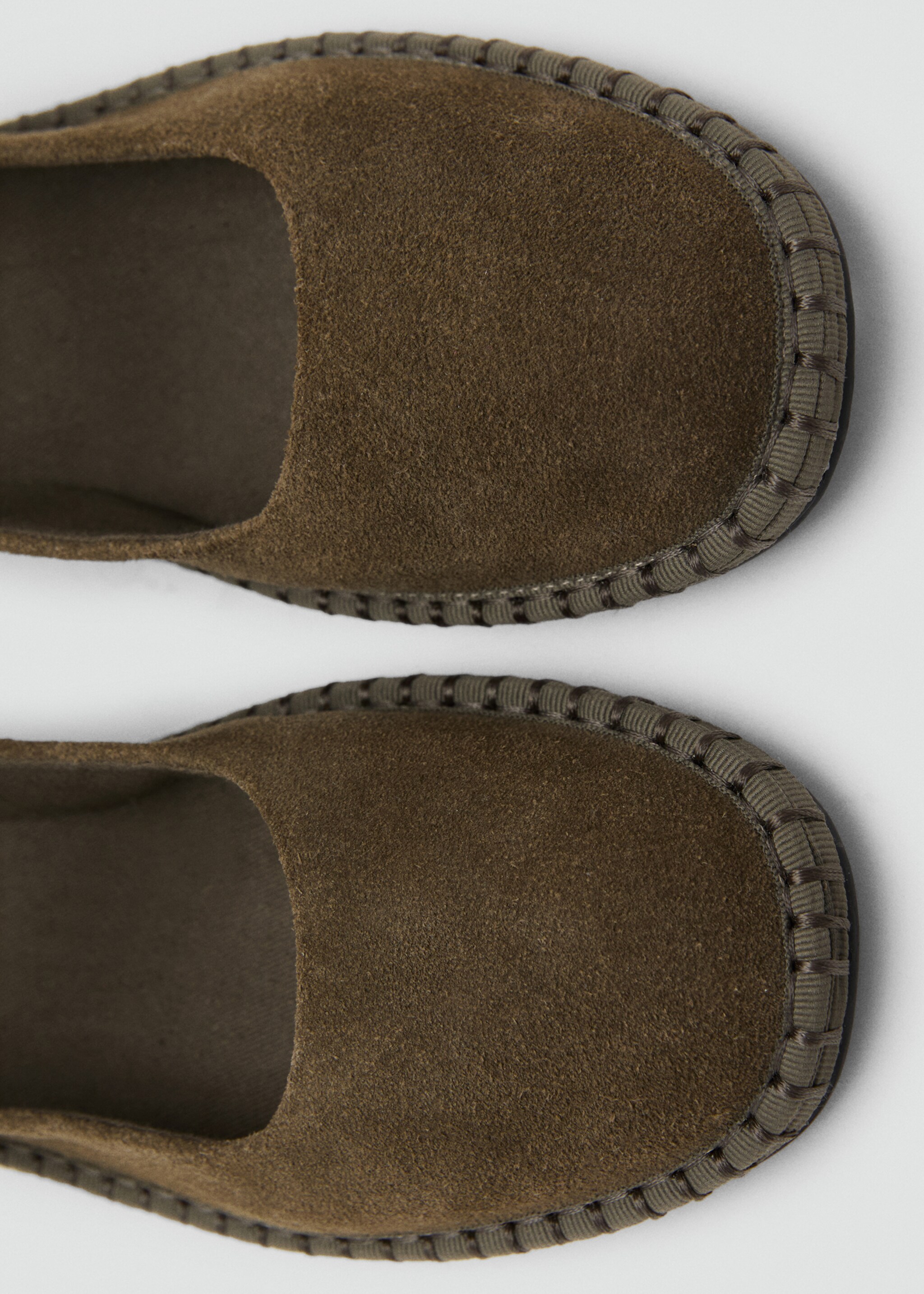Suede ballet flats - Details of the article 2, Khaki. Ref: 17044411-00.
