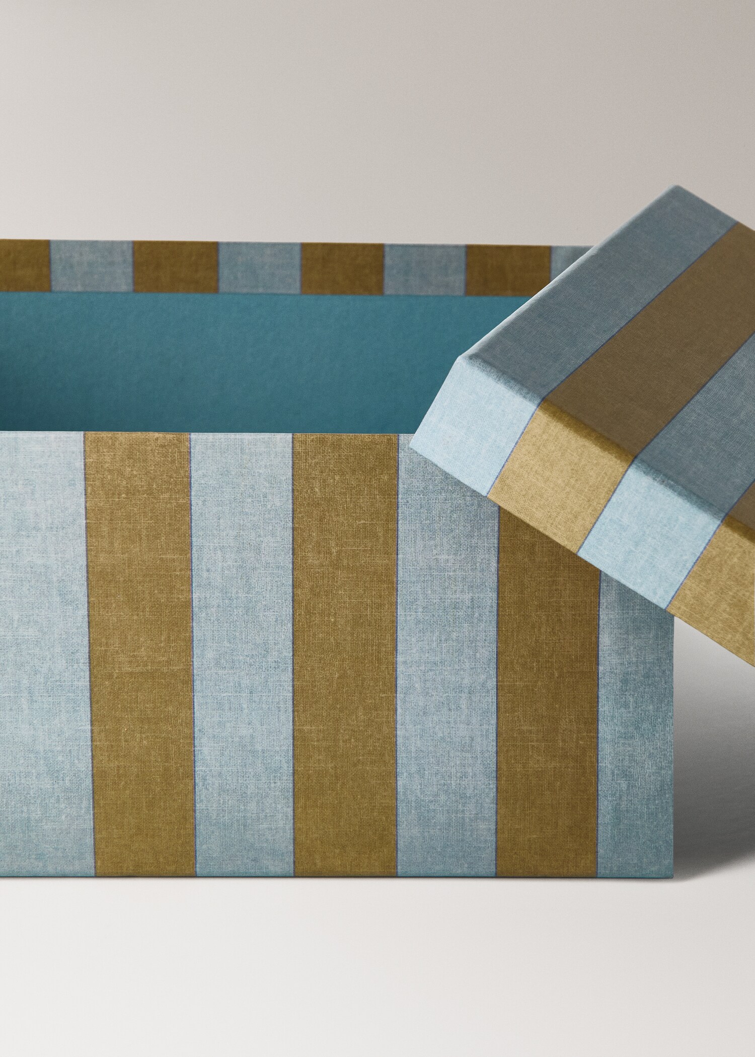 Large printed children's box - Details of the article 2