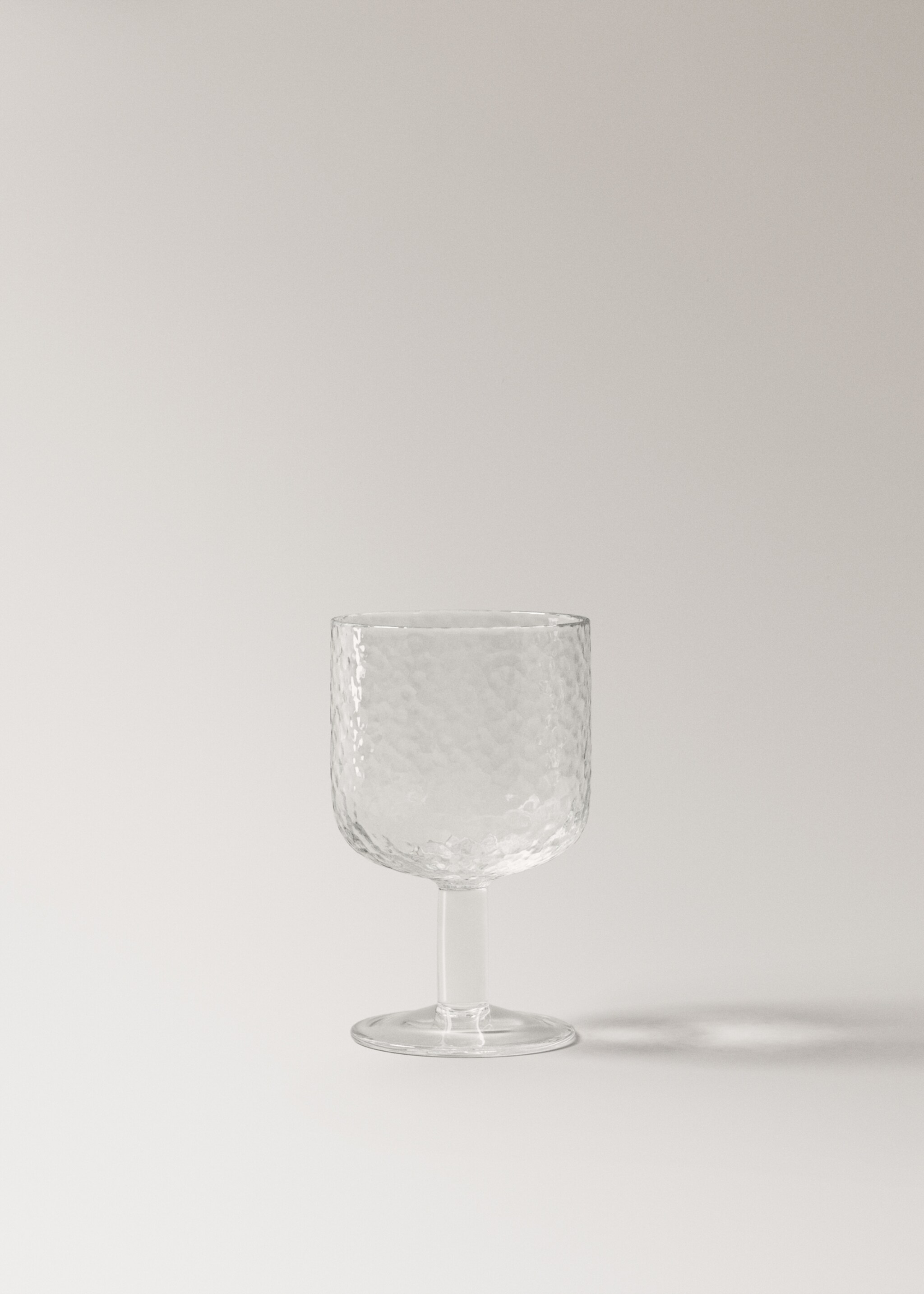 Hammered stem glass - Article without model, Off White. Ref: 17044440-00.