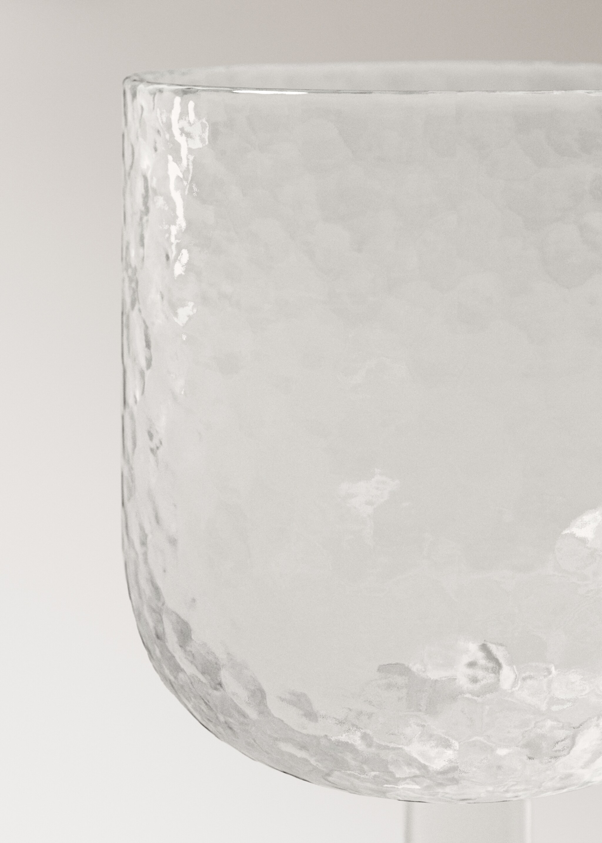 Hammered stem glass - Details of the article 1, Off White. Ref: 17044440-00.