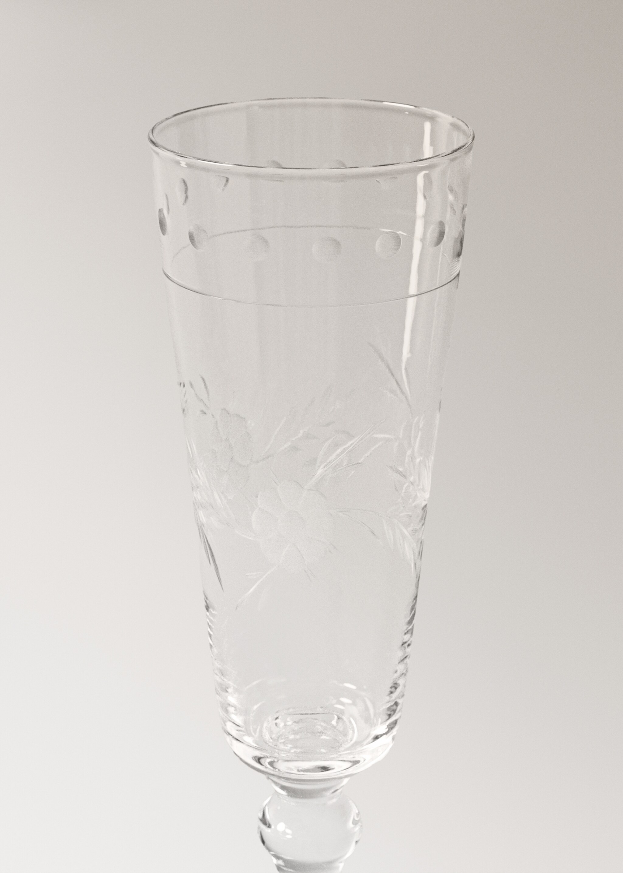 Flötenkelch aus graviertem Glas mit Blumen - Detail des Artikels 1, Cremeweiß. Ref: 17044442-00.