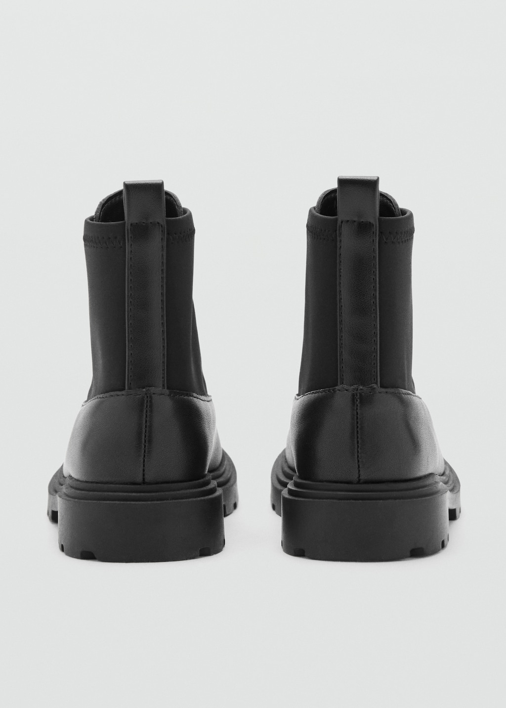 Zipped leather ankle boots