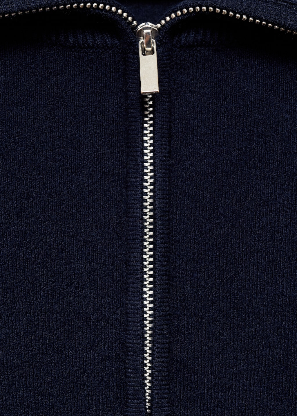 Knitted sweater with zip collar