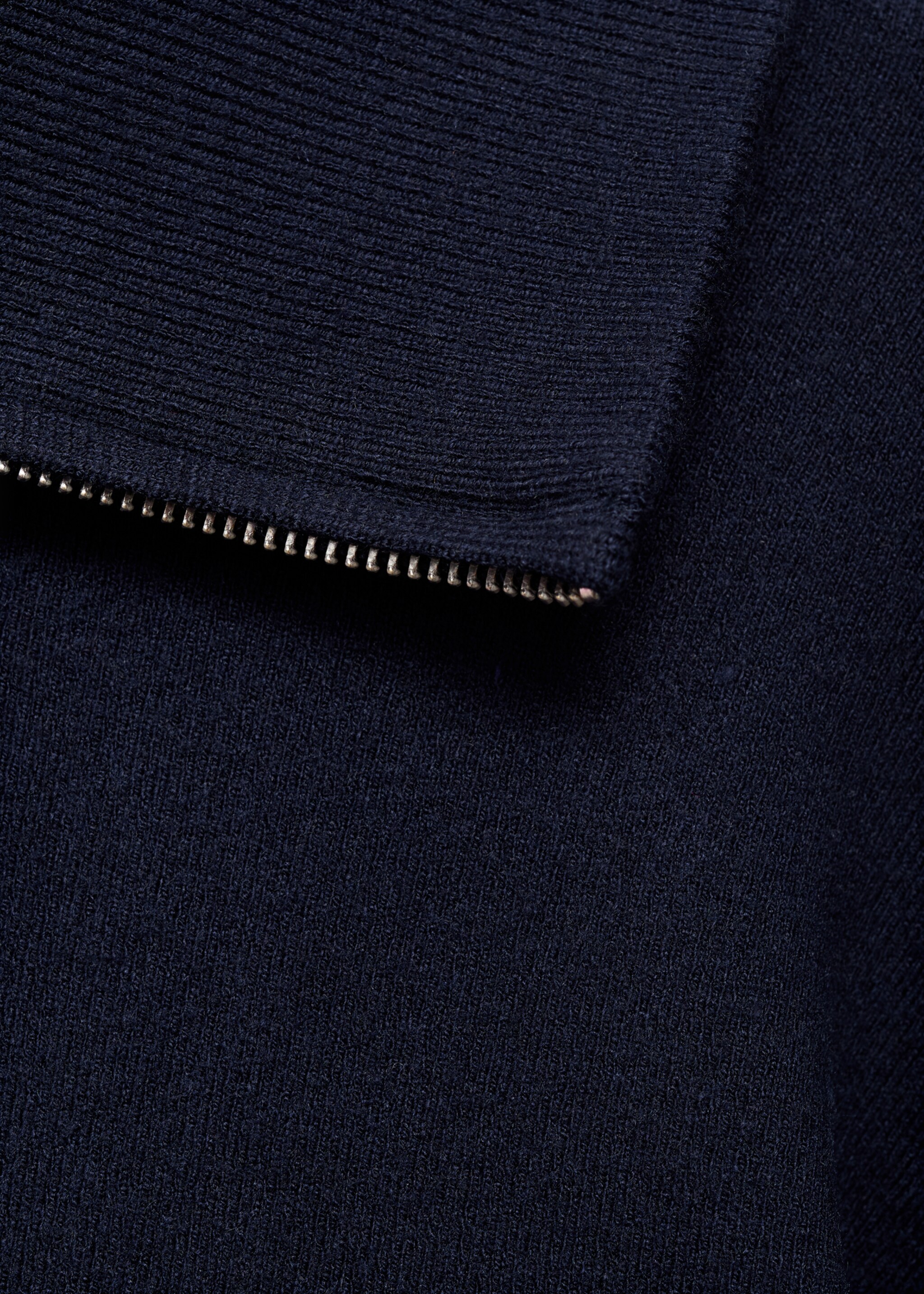 Knitted sweater with zip collar - Details of the article 8, Navy. Ref: 17044783-00.