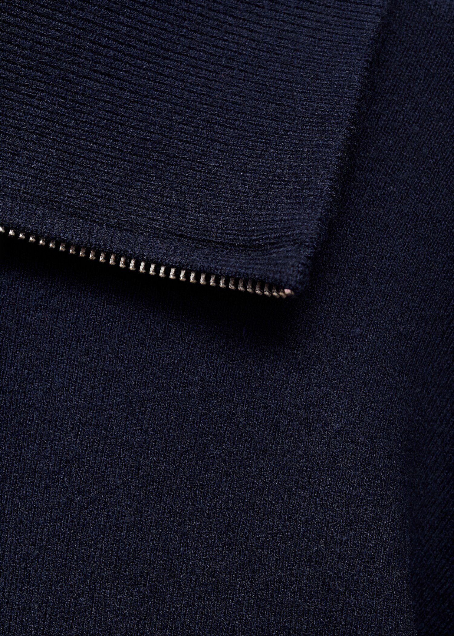 Knitted sweater with zip collar - Details of the article 8