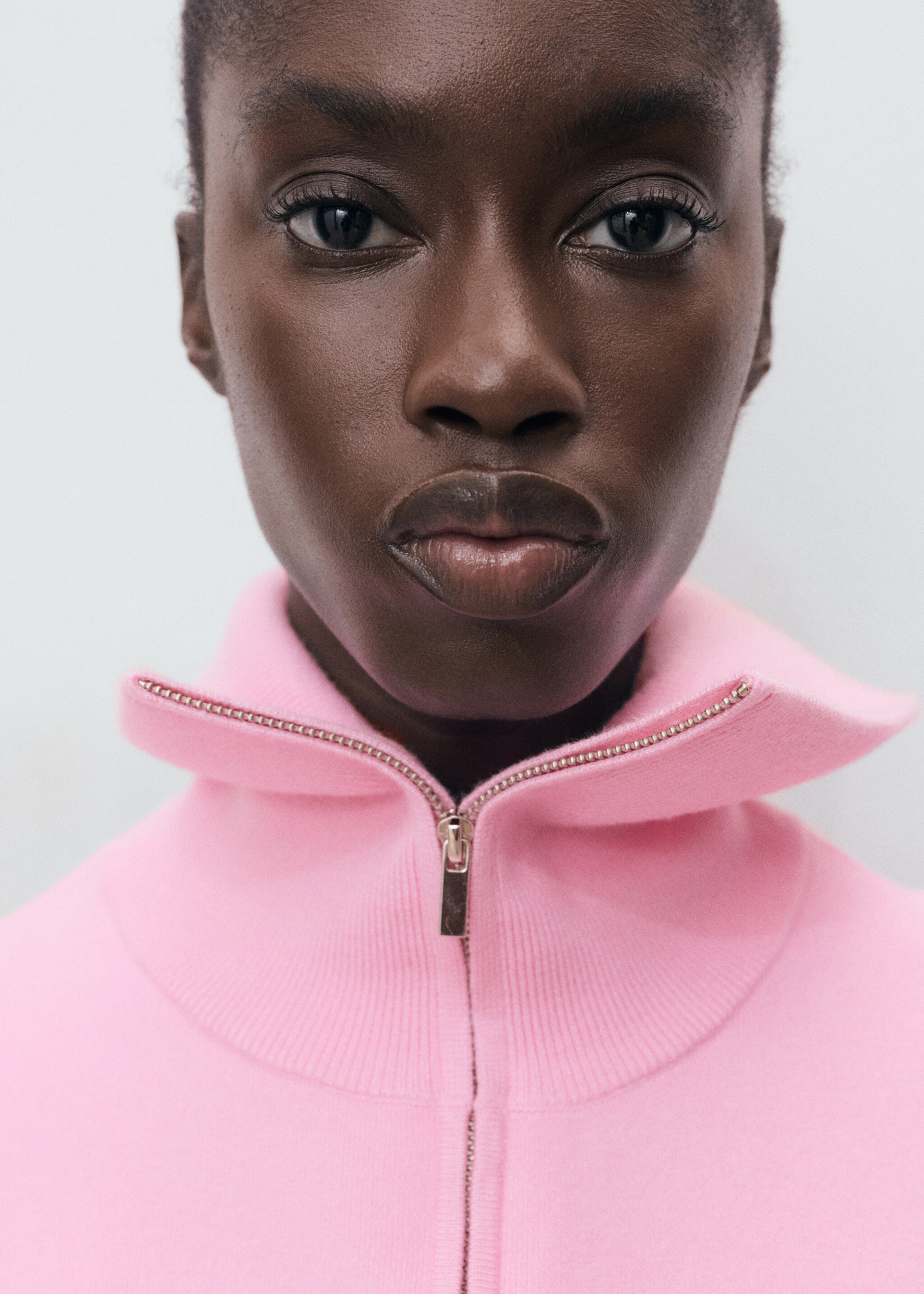 Knitted sweater with zip collar - Details of the article 1, Pastel Pink. Ref: 17044783-00.