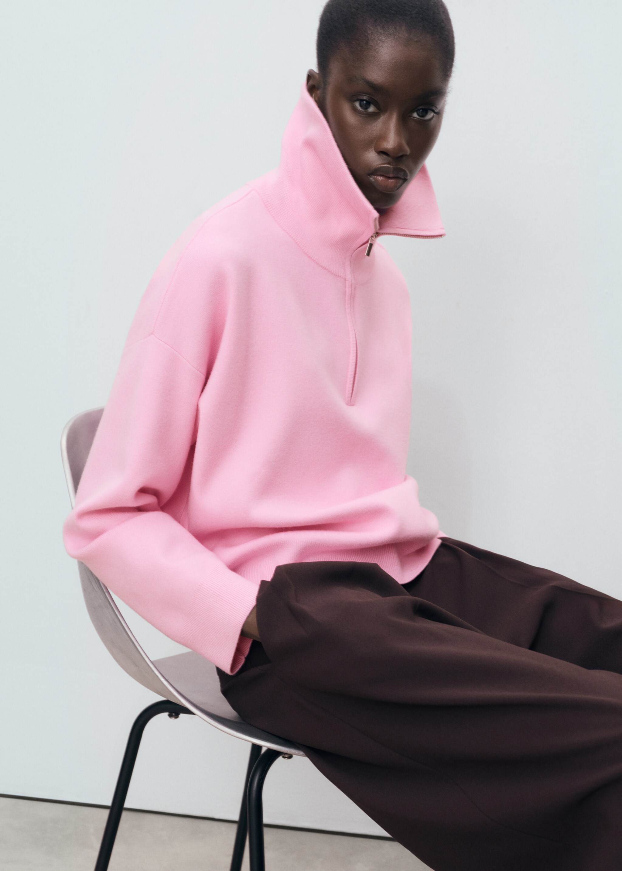 Knitted sweater with zip collar - Details of the article 6, Pastel Pink. Ref: 17044783-00.