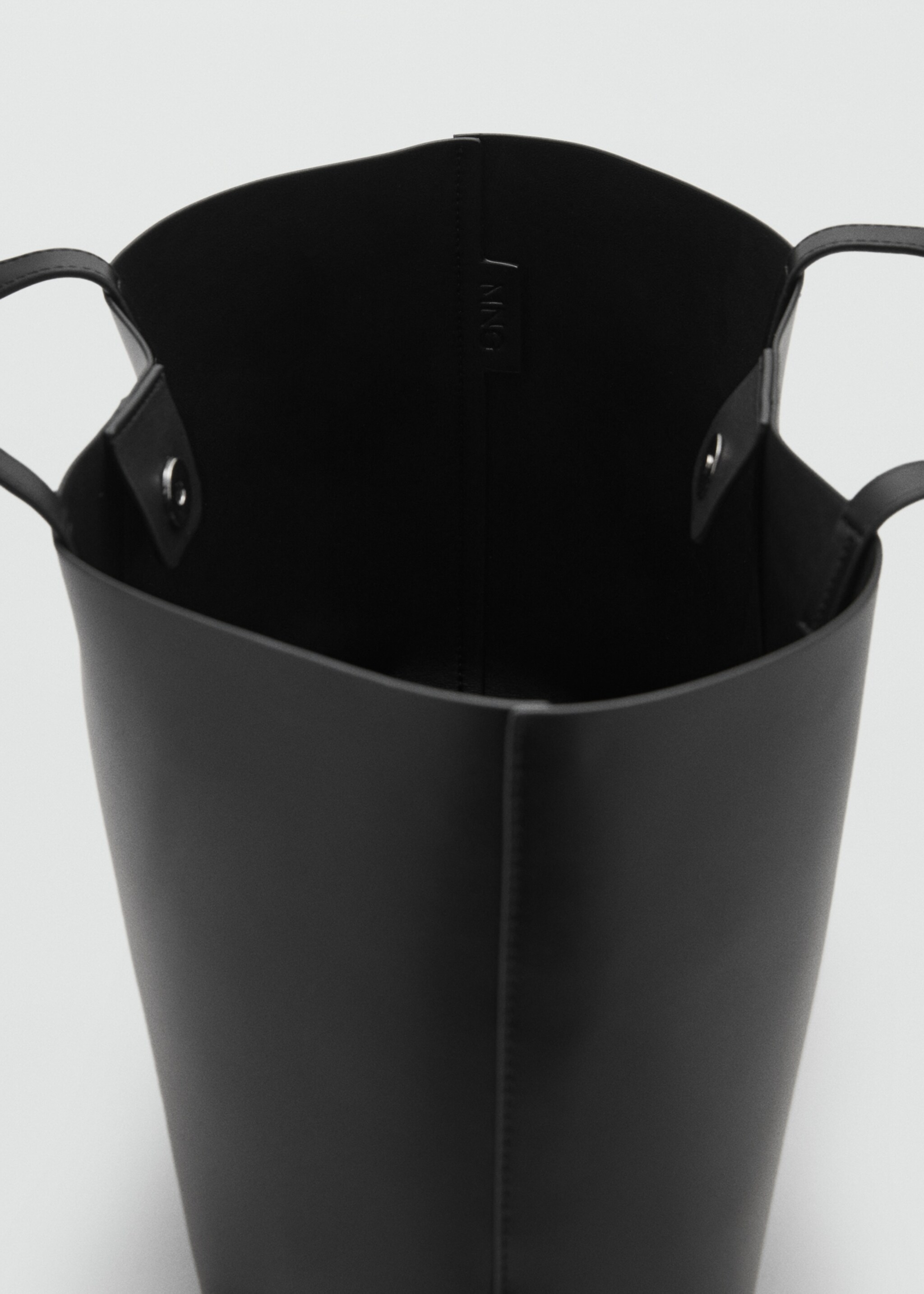 Shopper bag with double handle - Details of the article 2, Black. Ref: 17044784-00.