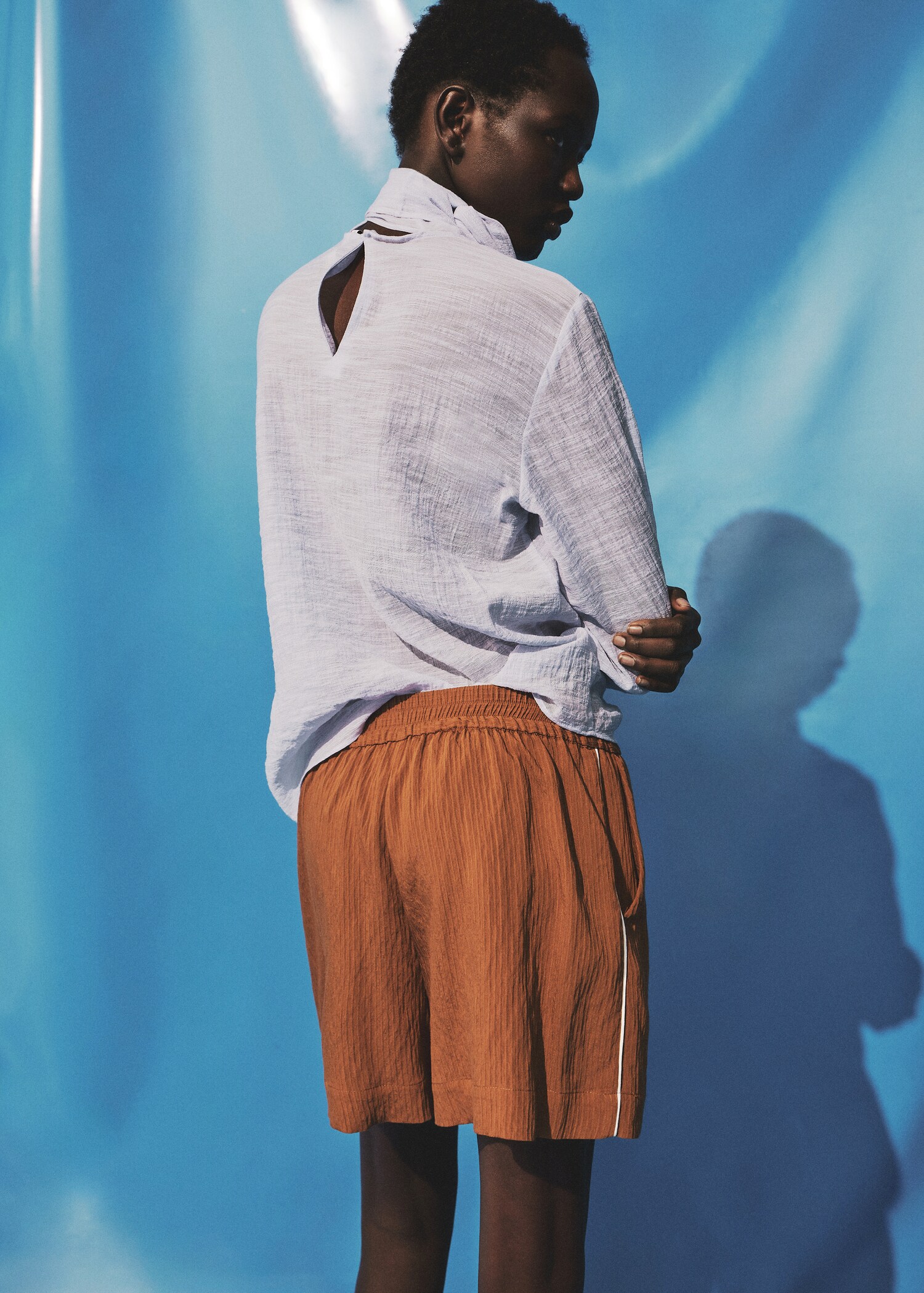 Trim contrast texture shorts - Зворотна сторона товару