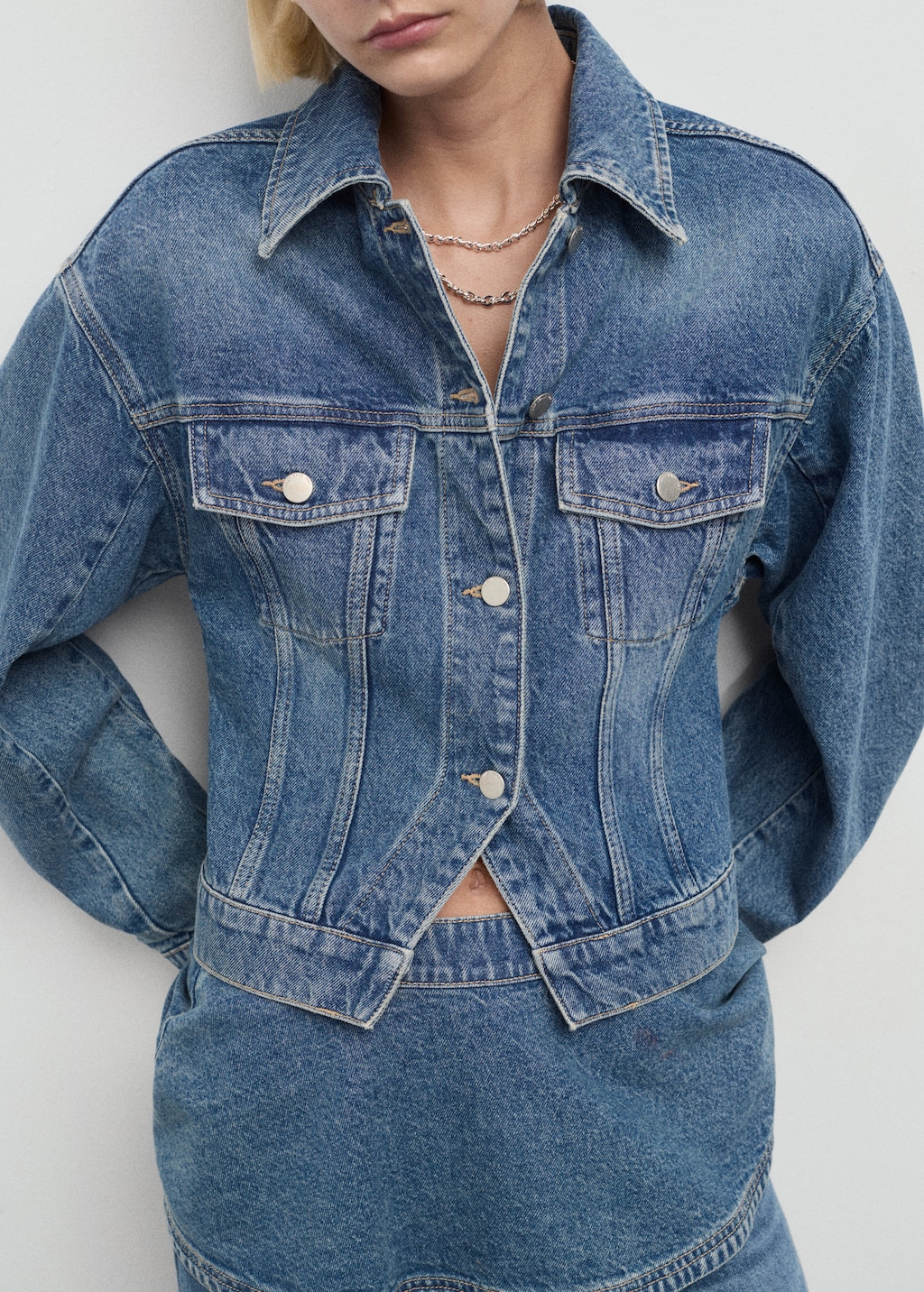 Fitted denim jacket with pockets