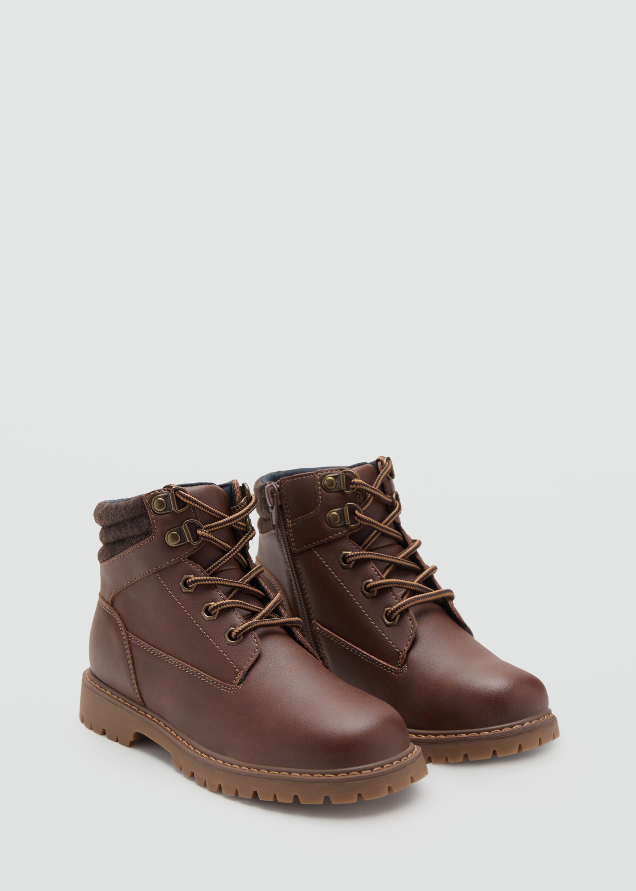 Lace-up mountain boots - Medium plane, Chocolate. Ref: 17045147-00.