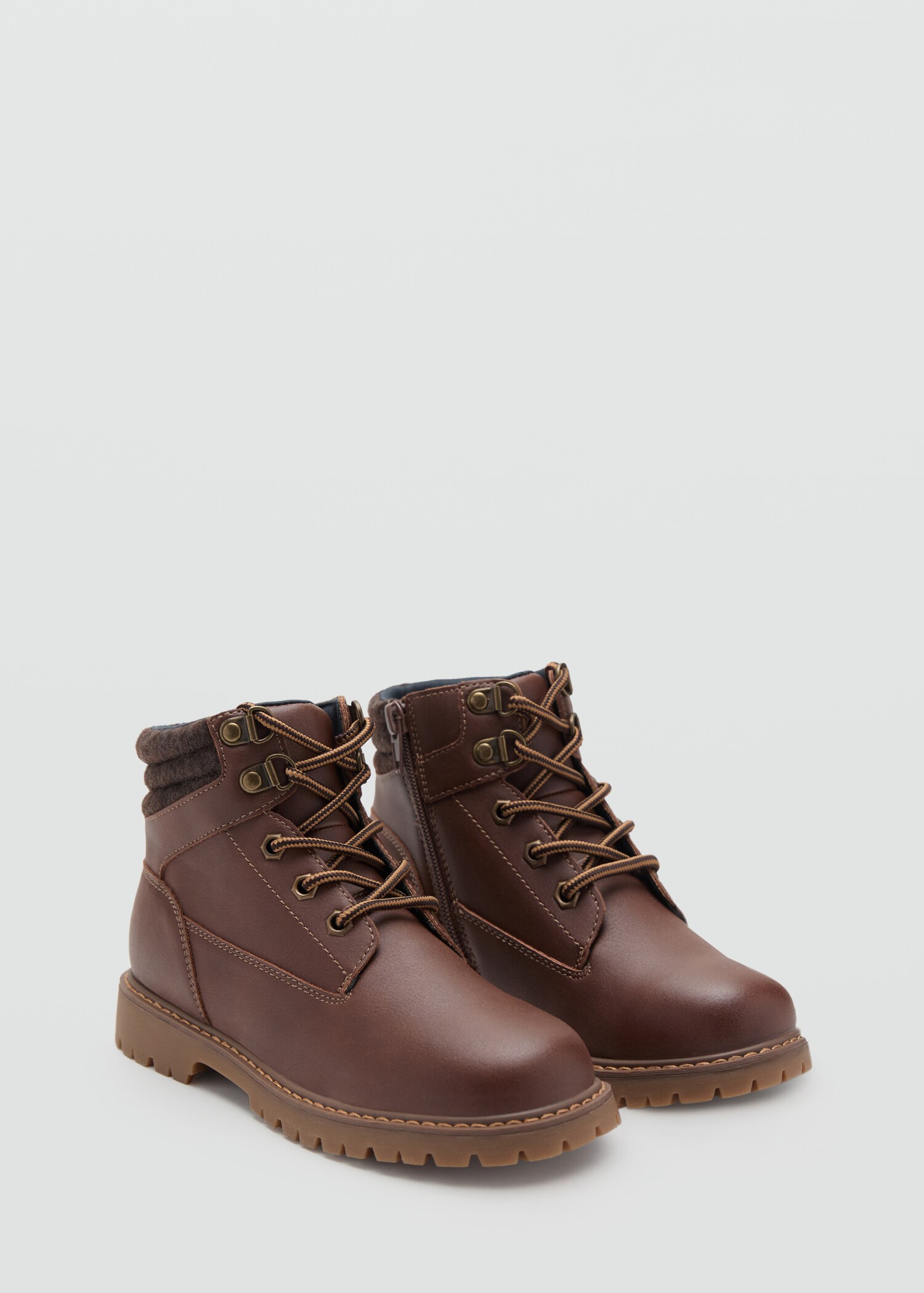 Bota montaña cordones - Plano medio