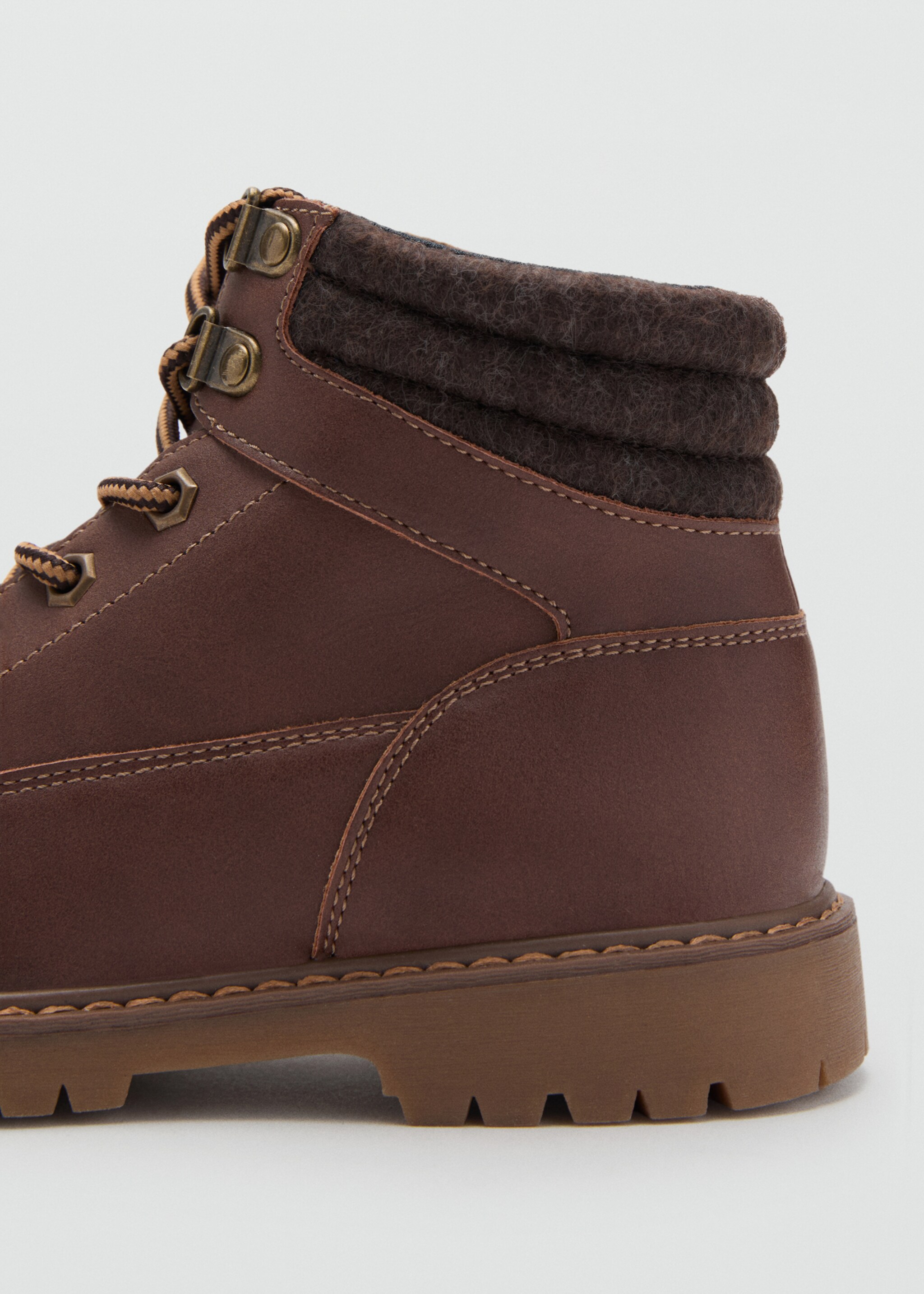 Lace-up mountain boots - Details of the article 1, Chocolate. Ref: 17045147-00.