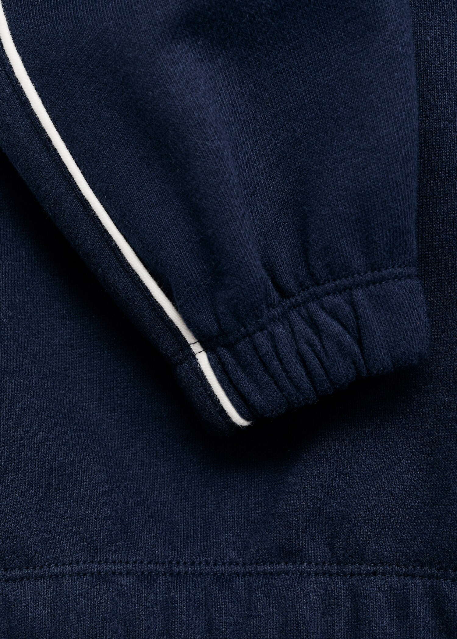 Gemustertes Sweatshirt mit Relief - Detail des Artikels 0