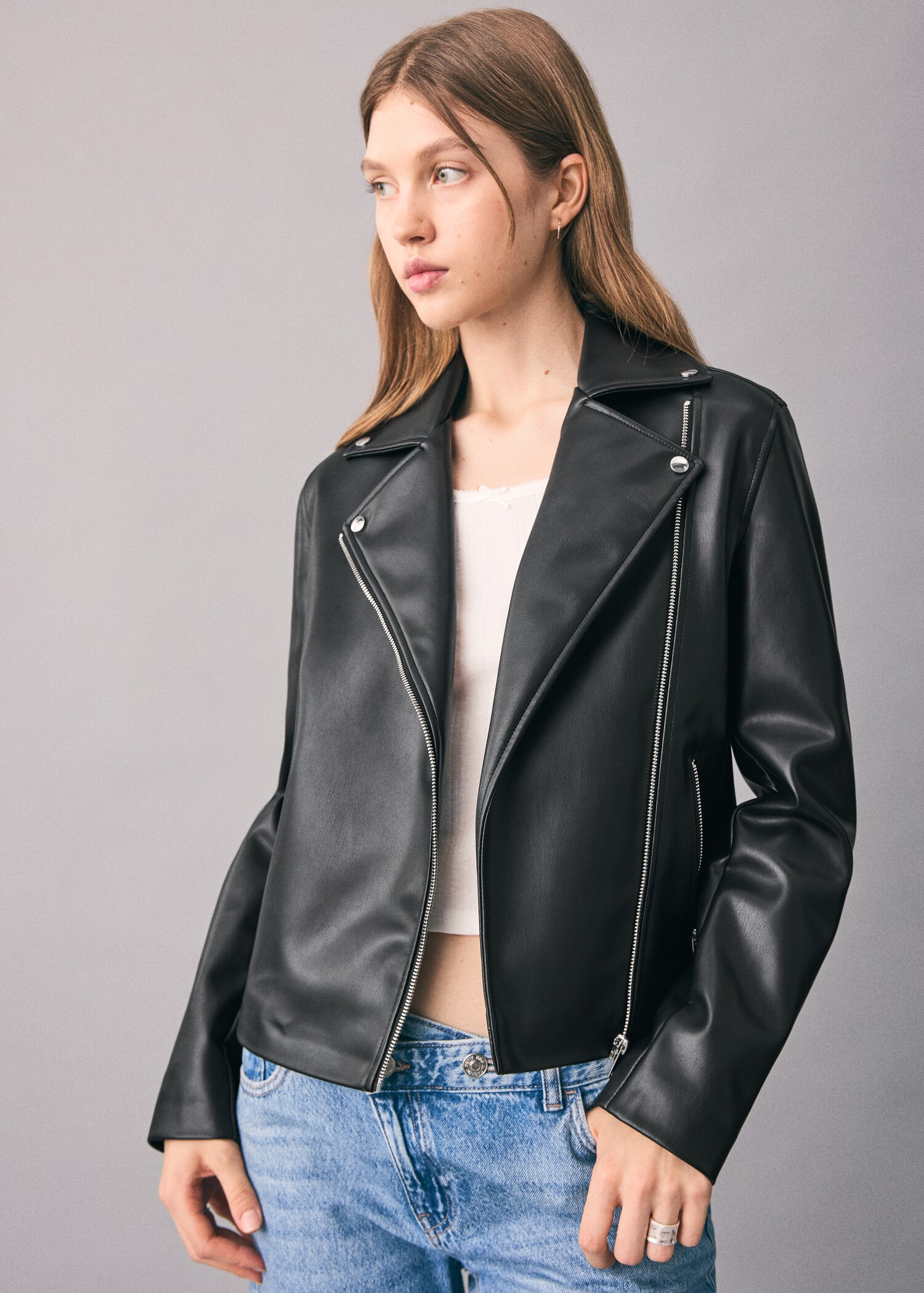 Suni deri biker ceket - Orta plan