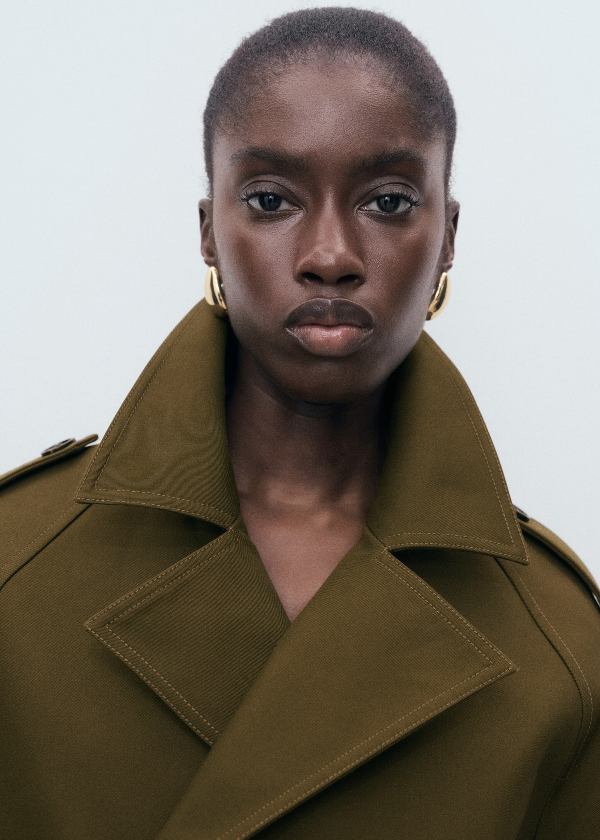 Oversized short double-breasted trench coat - Details of the article 1, Khaki. Ref: 17045161-00.