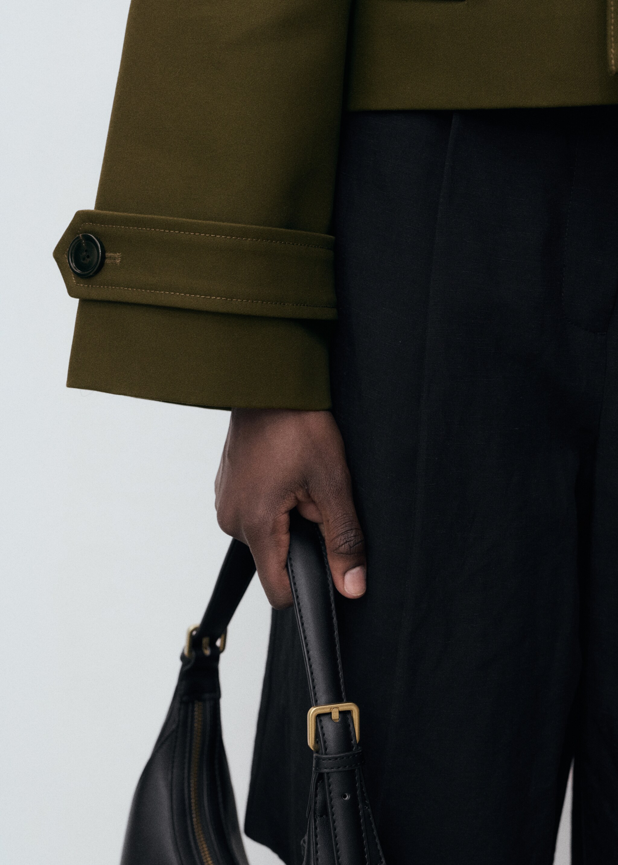 Oversized short double-breasted trench coat - Details of the article 6, Khaki. Ref: 17045161-00.