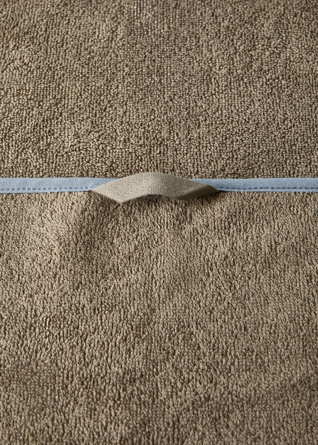 Cotton washbasin towel with contrasting trim