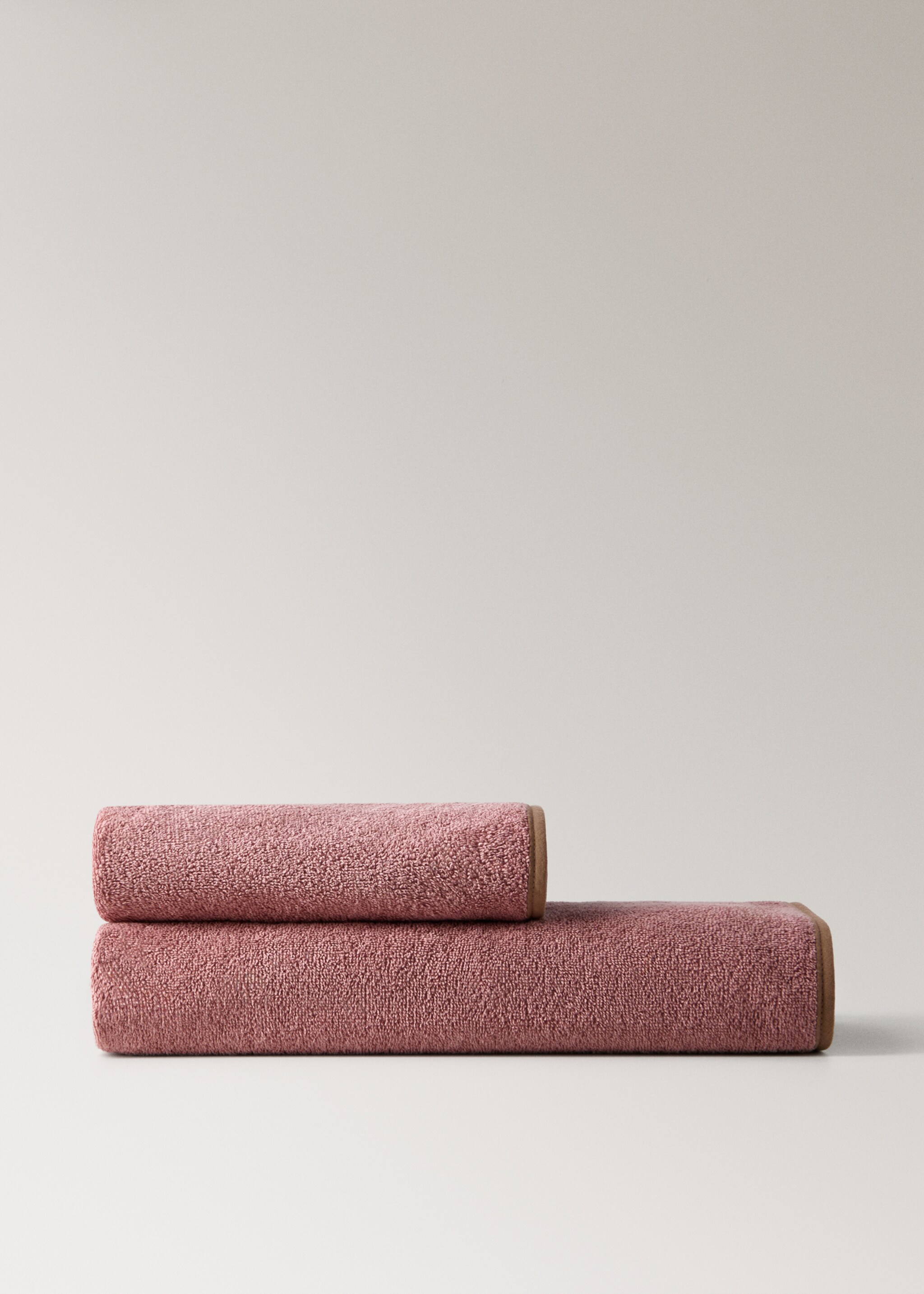 Cotton washbasin towel with contrasting trim - Article without model, Pink. Ref: 17045170-00.