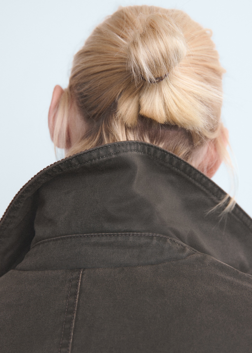 Slim-fit high-waist jeans