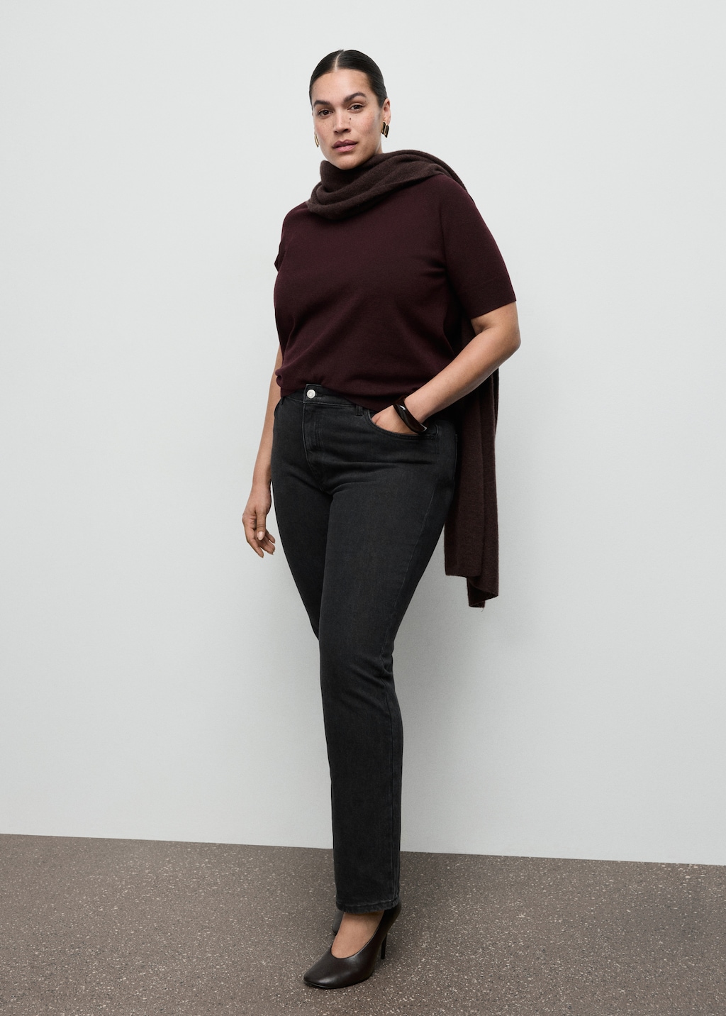 Slim-fit high-waist jeans