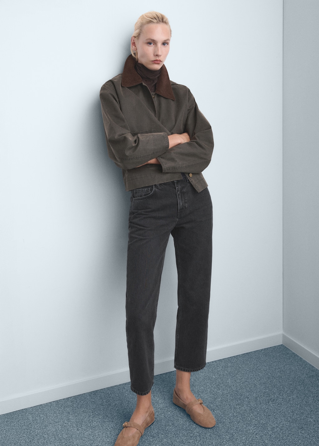 Slim-fit high-waist jeans