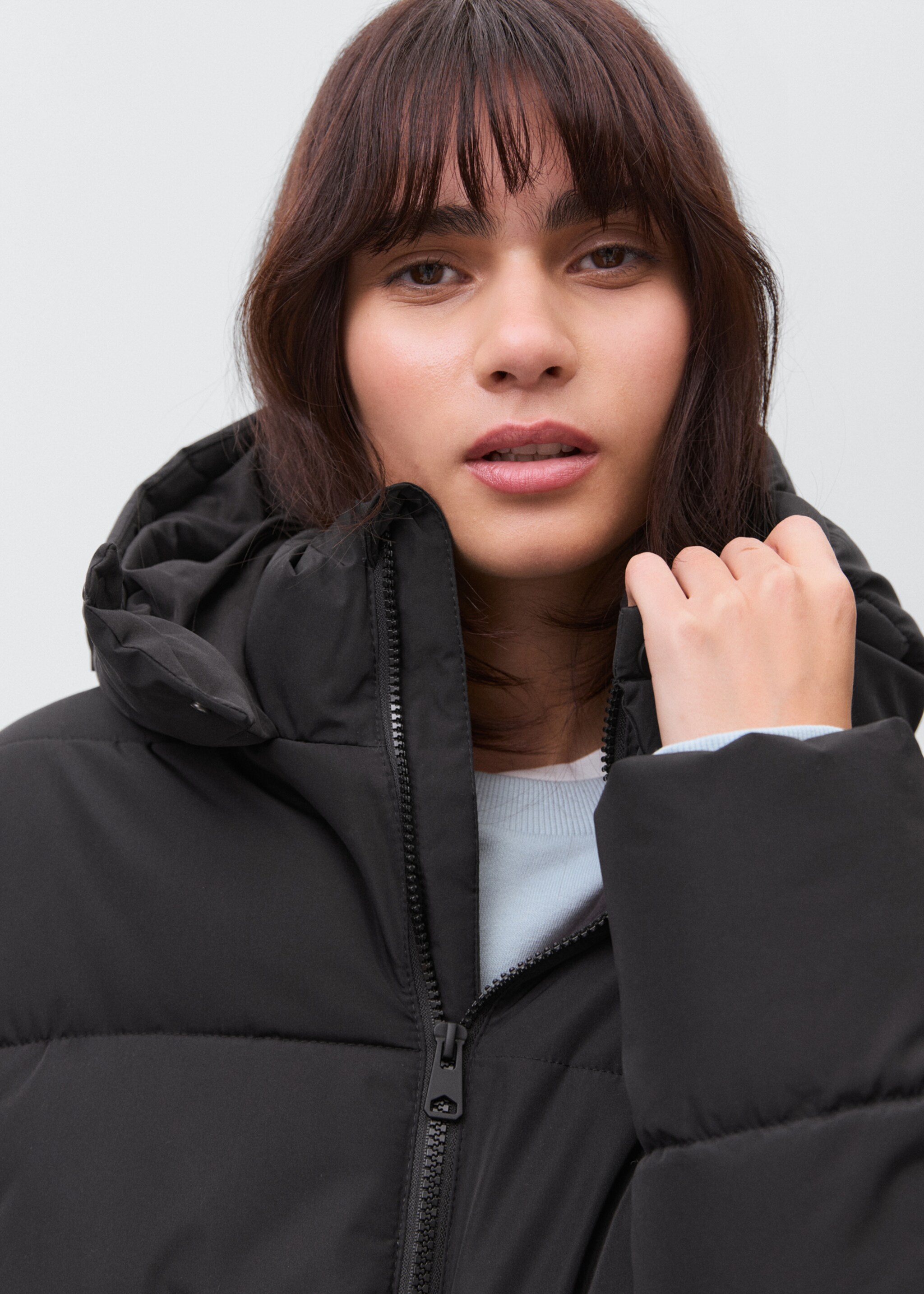 Quilted long coat - Details of the article 1, Black. Ref: 17045783-00.