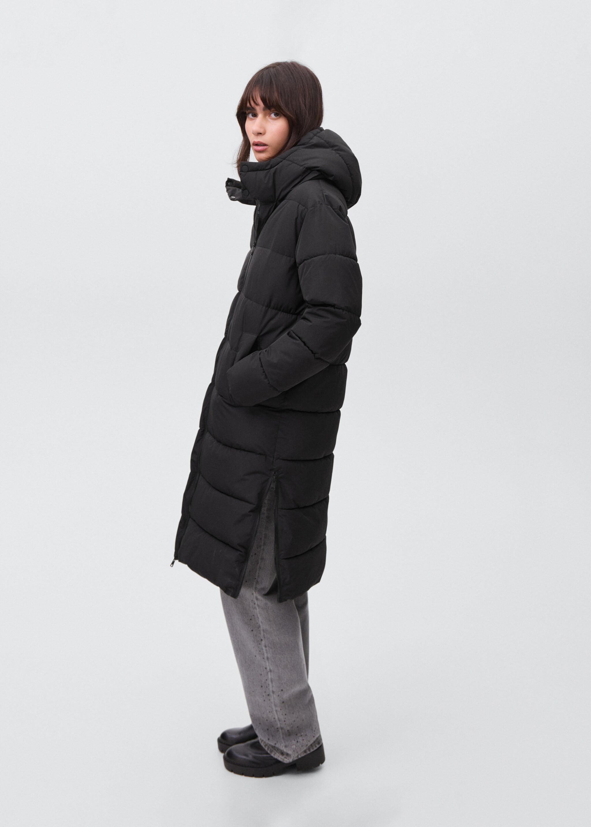 Quilted long coat - Details of the article 2, Black. Ref: 17045783-00.
