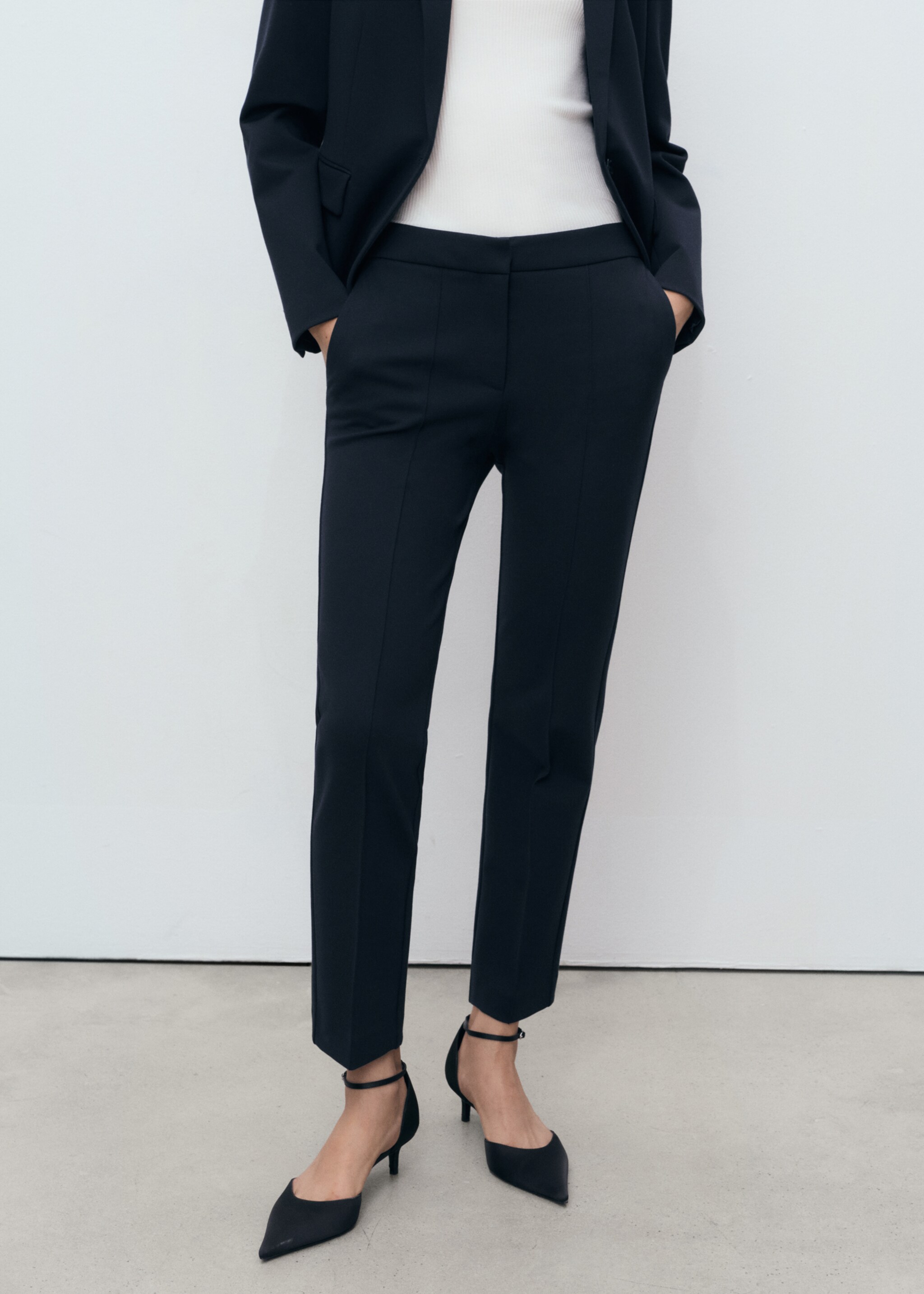 Straight mid-rise trousers - Medium plane, Dark Navy. Ref: 17045807-00.