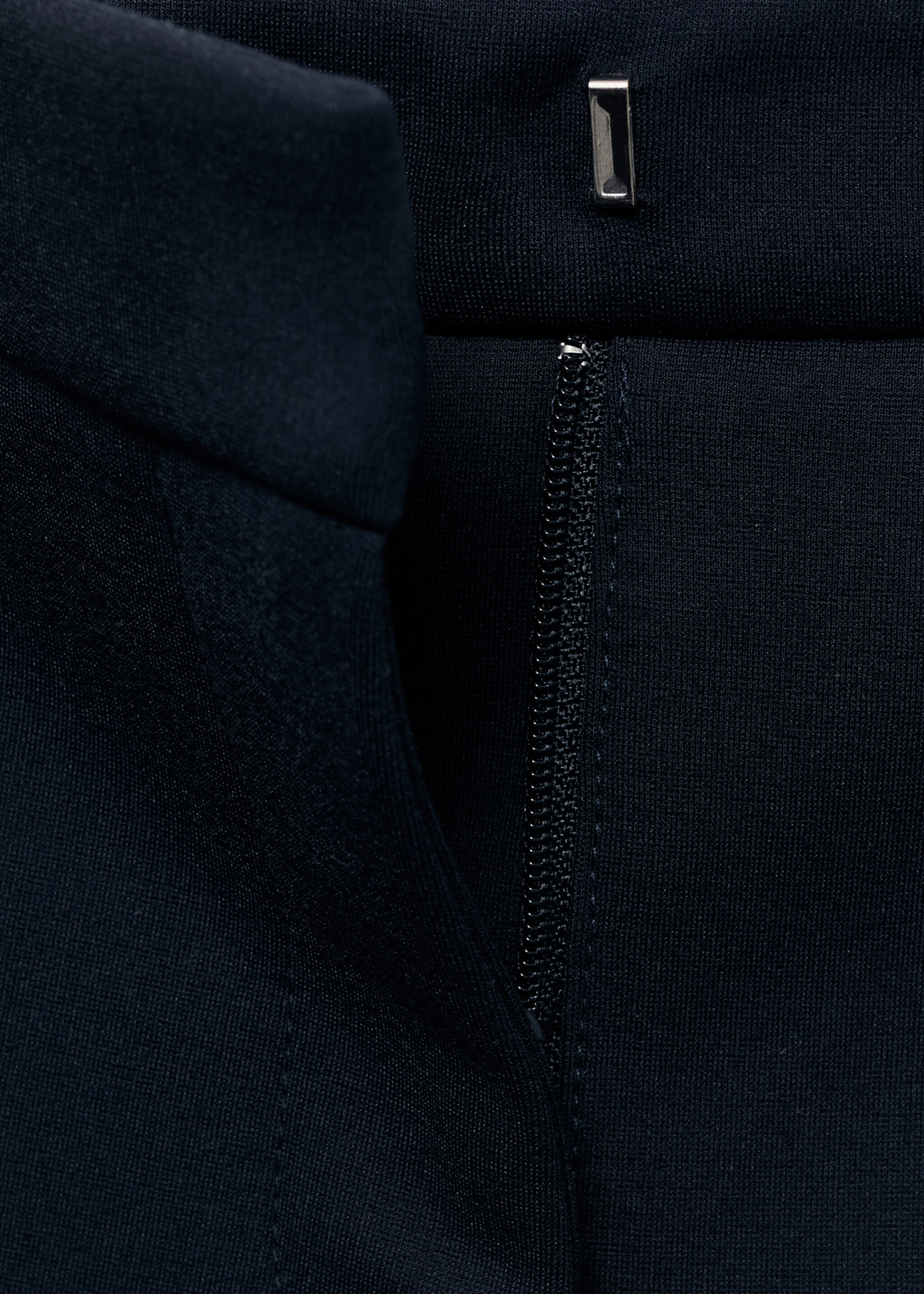 Straight mid-rise trousers - Details of the article 8, Dark Navy. Ref: 17045807-00.