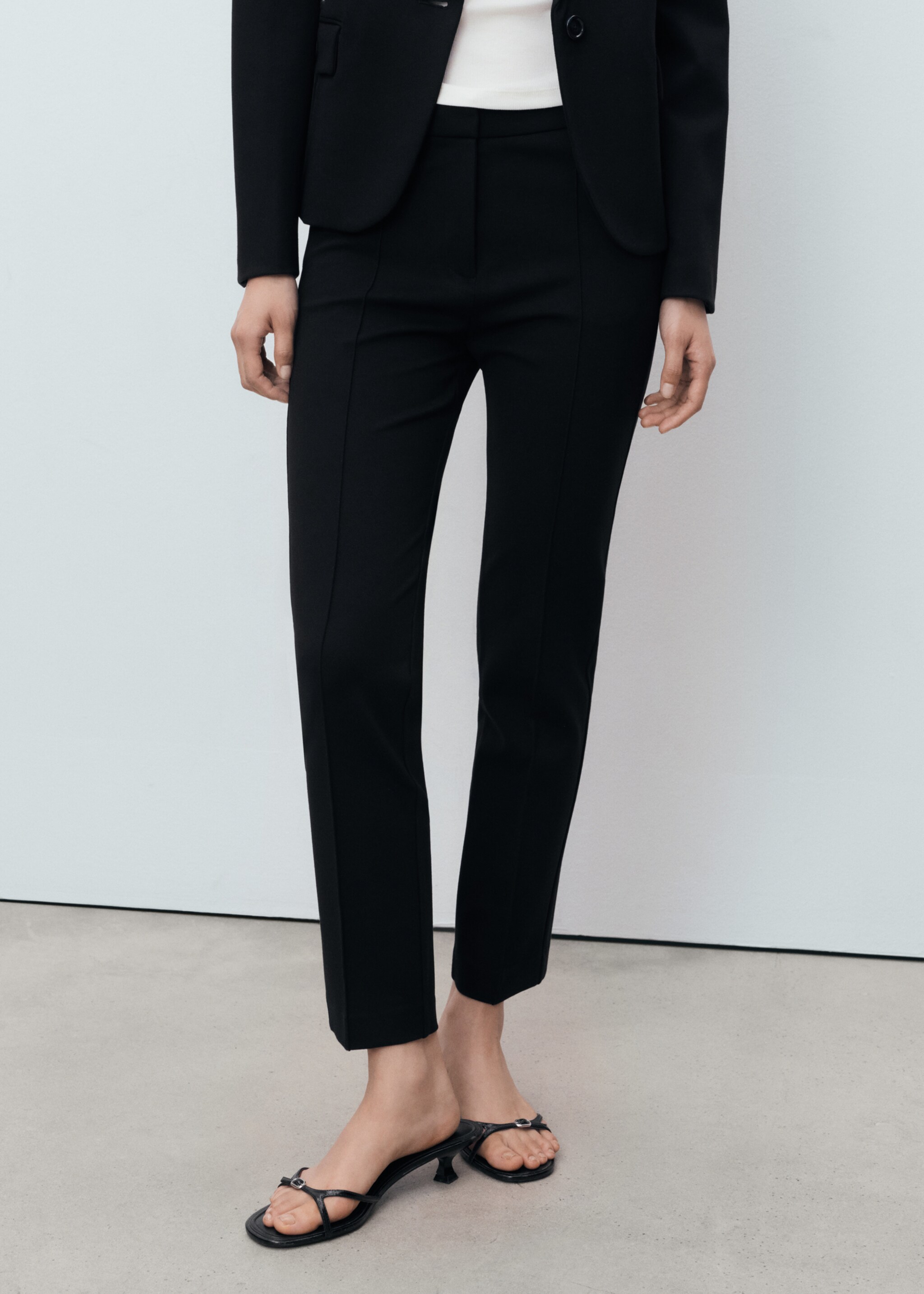 Pantalon droit taille normale - Détail de l'article 1, Noir. Ref: 17045807-00.