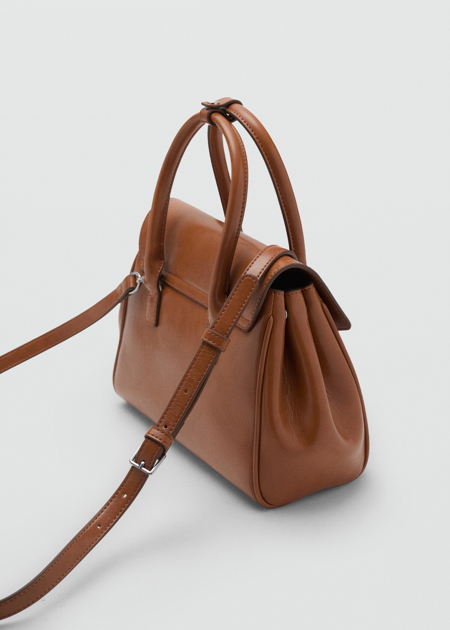 Small city handbag with flap - Details of the article 1