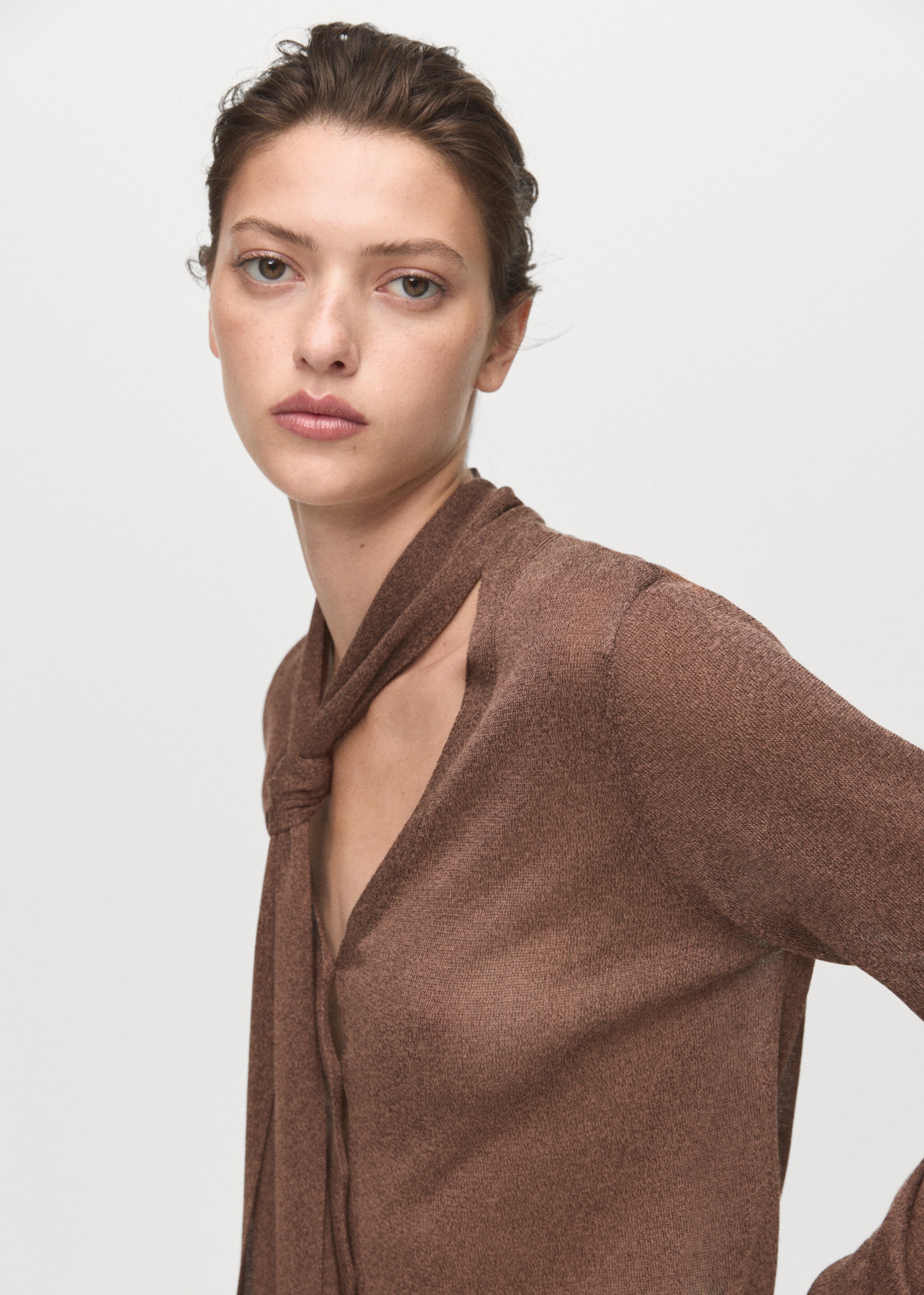 Fine-knit cardigan with foulard - Details of the article 1, Brown. Ref: 17045825-00.