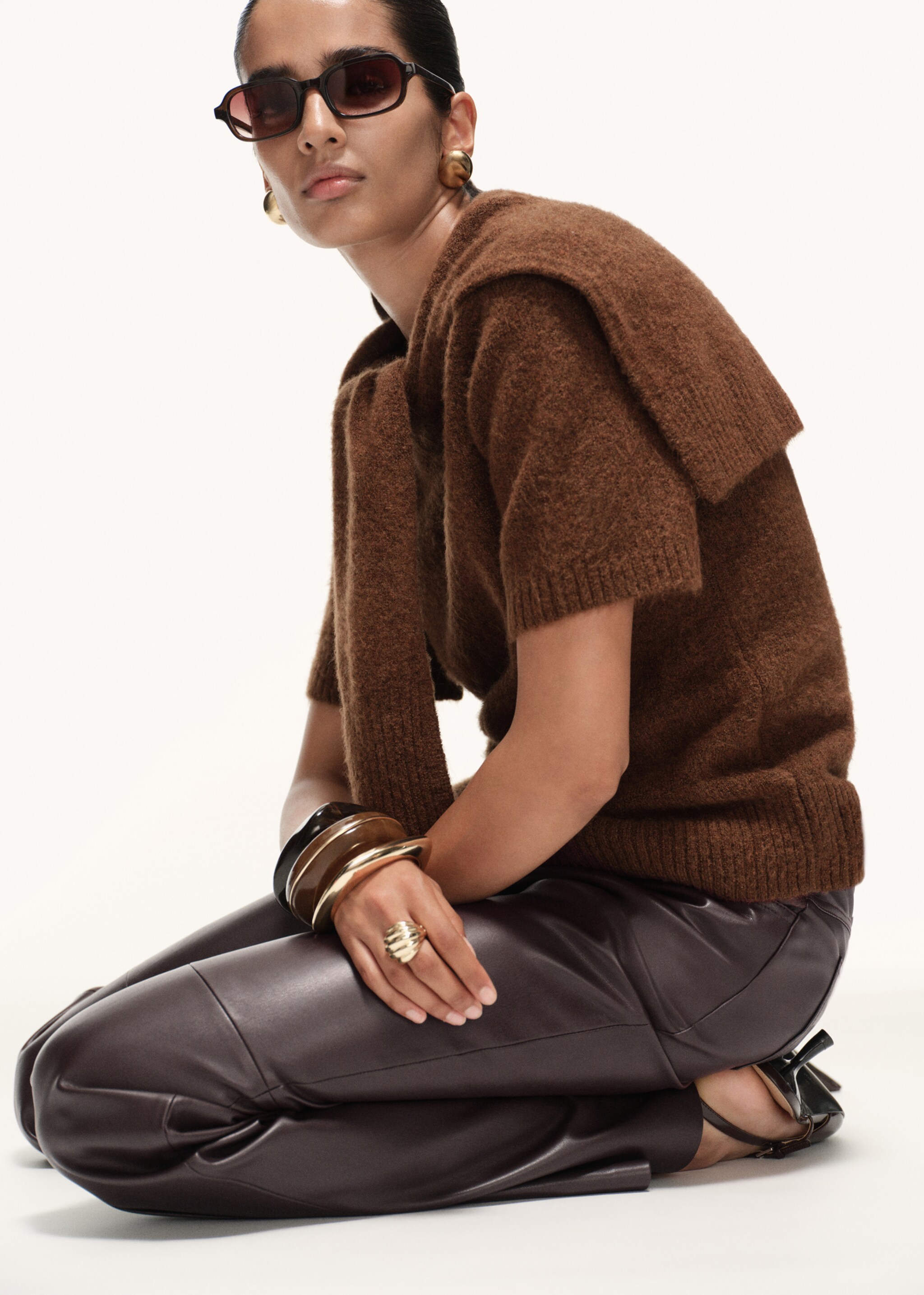 Leather-effect skinny trousers - Details of the article 6, Chocolate. Ref: 17045975-00.