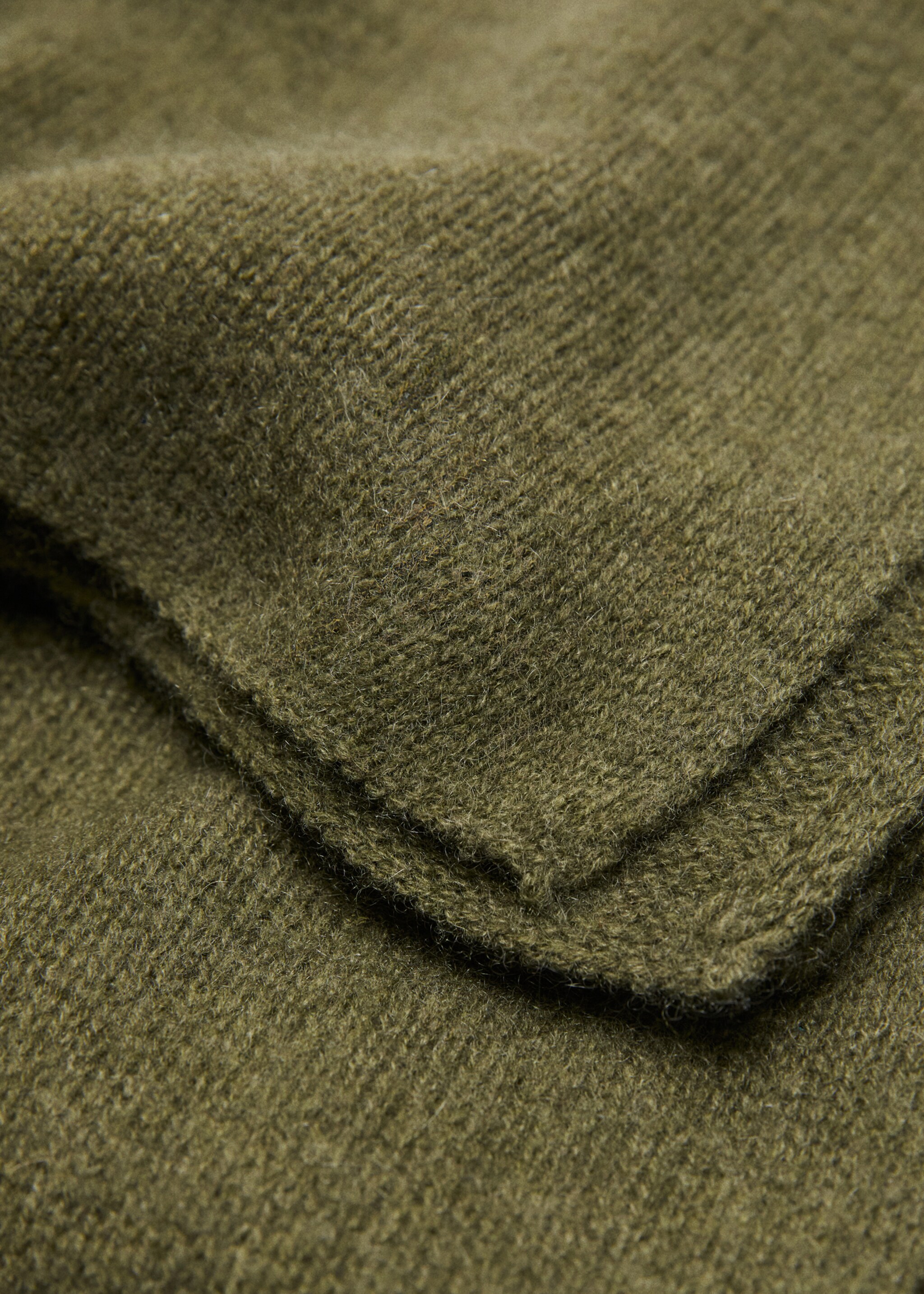 100% cashmere scarf - Medium plane, Medium Green. Ref: 17045976-00.