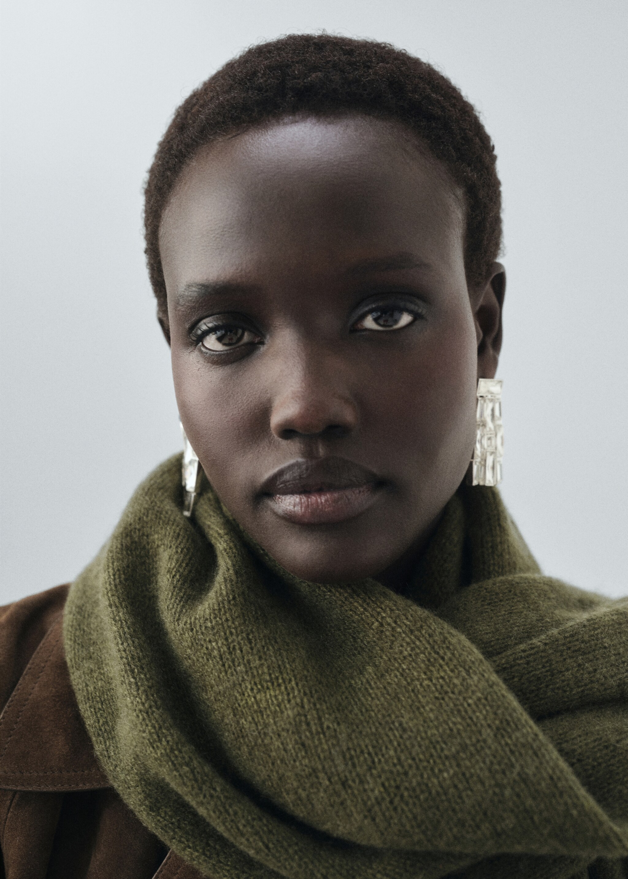 100% cashmere scarf - Details of the article 9, Medium Green. Ref: 17045976-00.