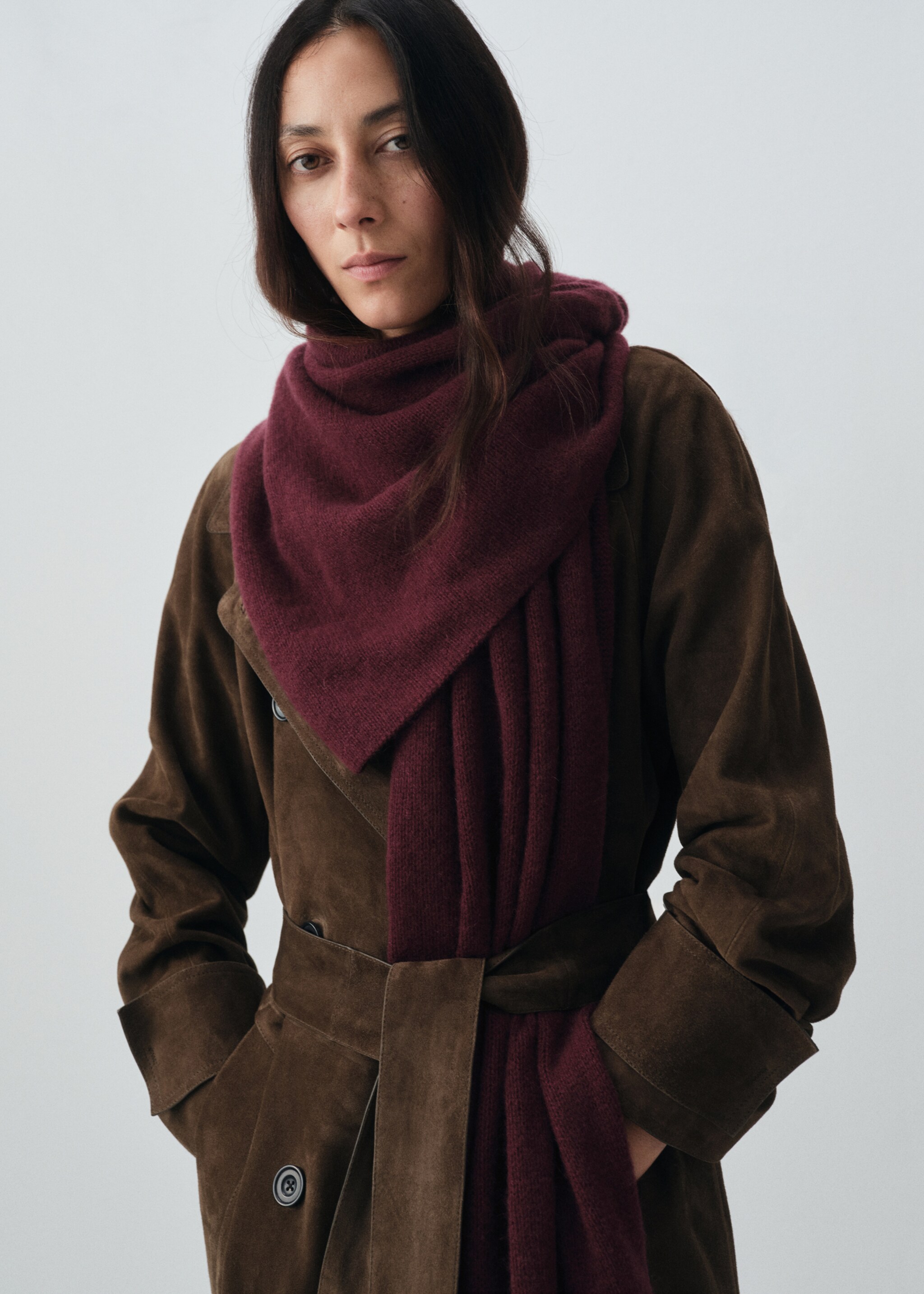 100% cashmere scarf - Details of the article 9, Burgundy. Ref: 17045976-00.