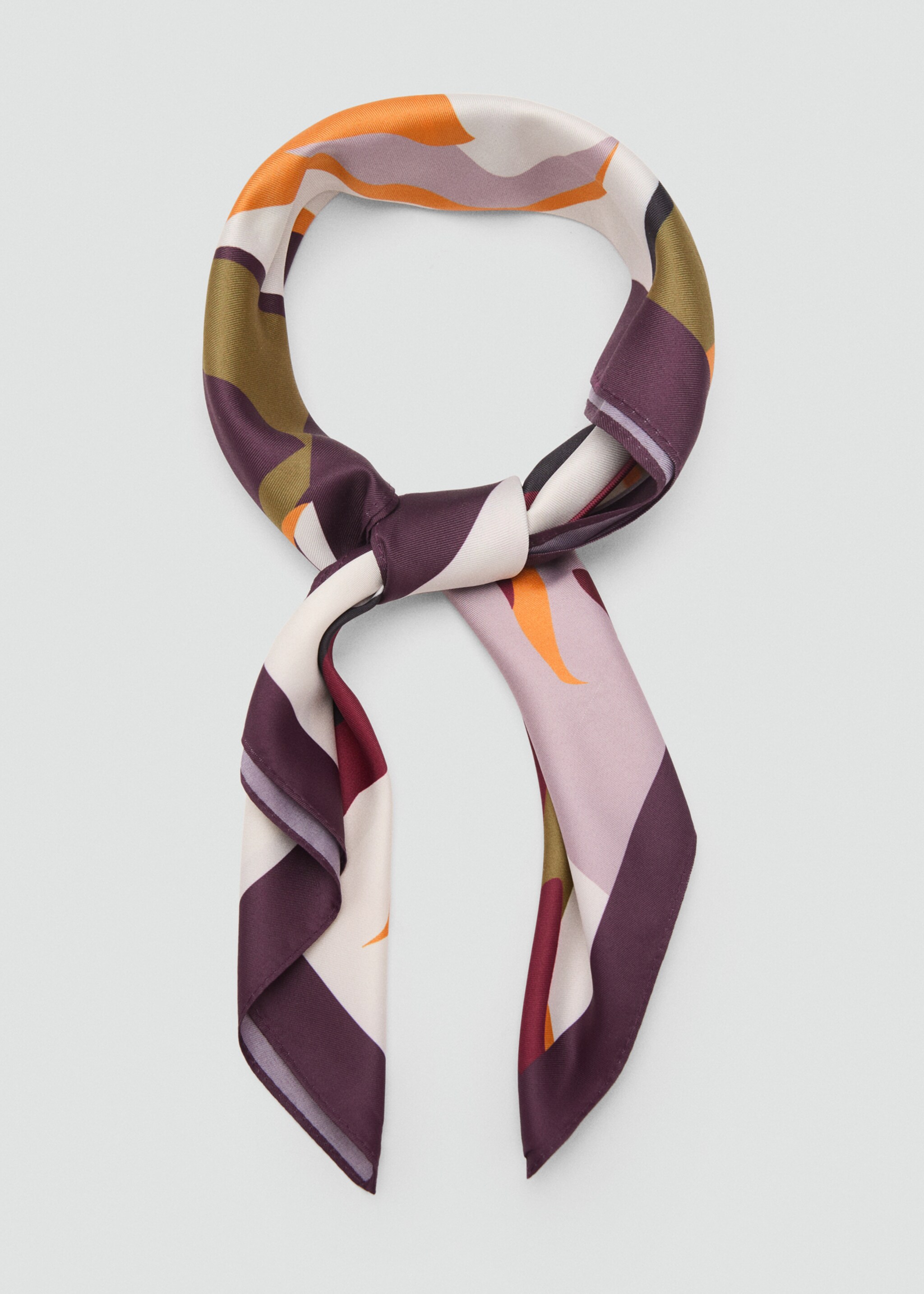 Foulard en satin imprimé à motif de lys - Détail de l'article 1, Grenat. Ref: 17045987-00.