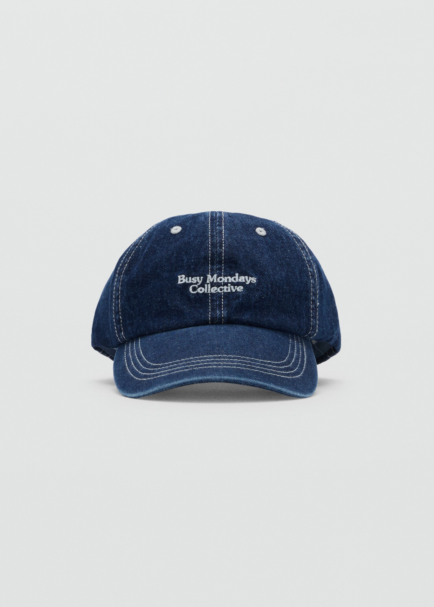 Casquette monday - Plan moyen