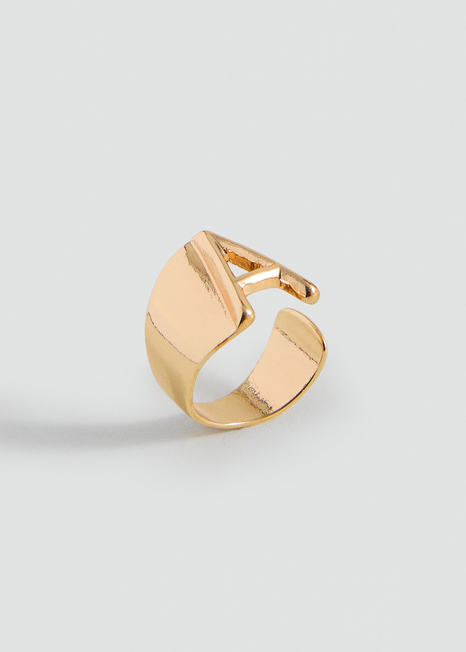 Ring with letter design - Medium plane