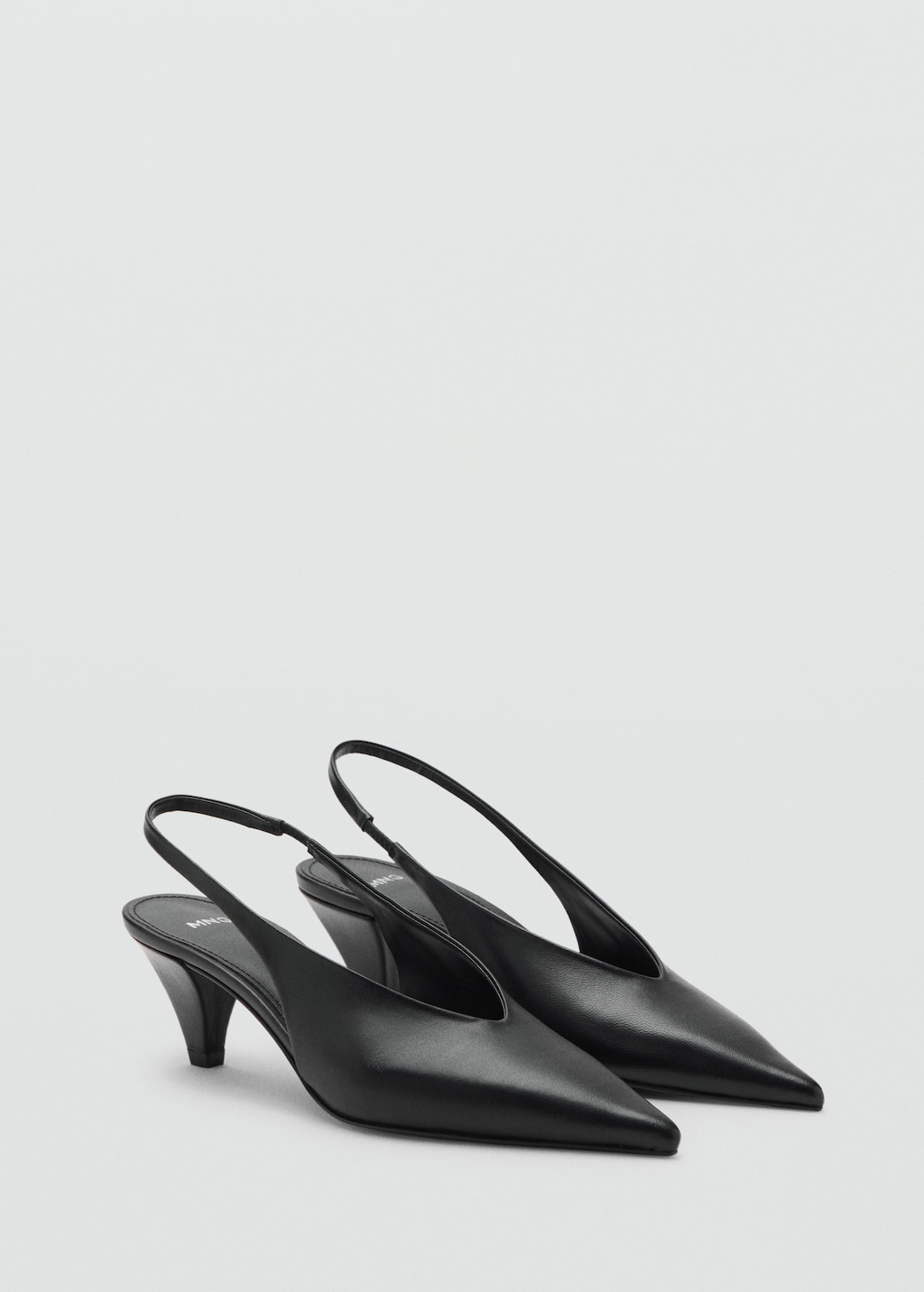 Pointed-toe leather heeled shoes