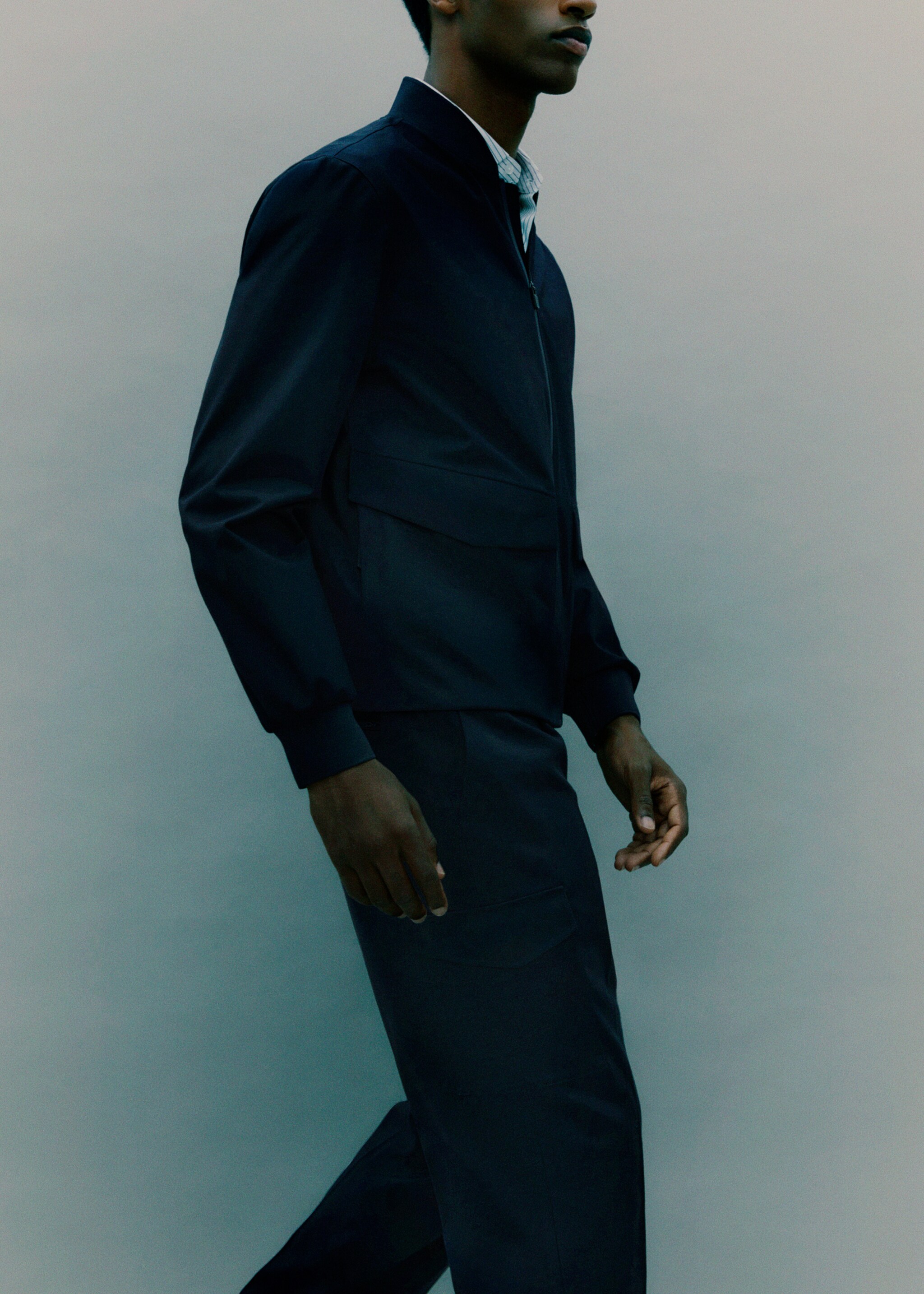 Slim-fit Thermolite® cargo trousers - Details of the article 5, Navy. Ref: 17046328-00.