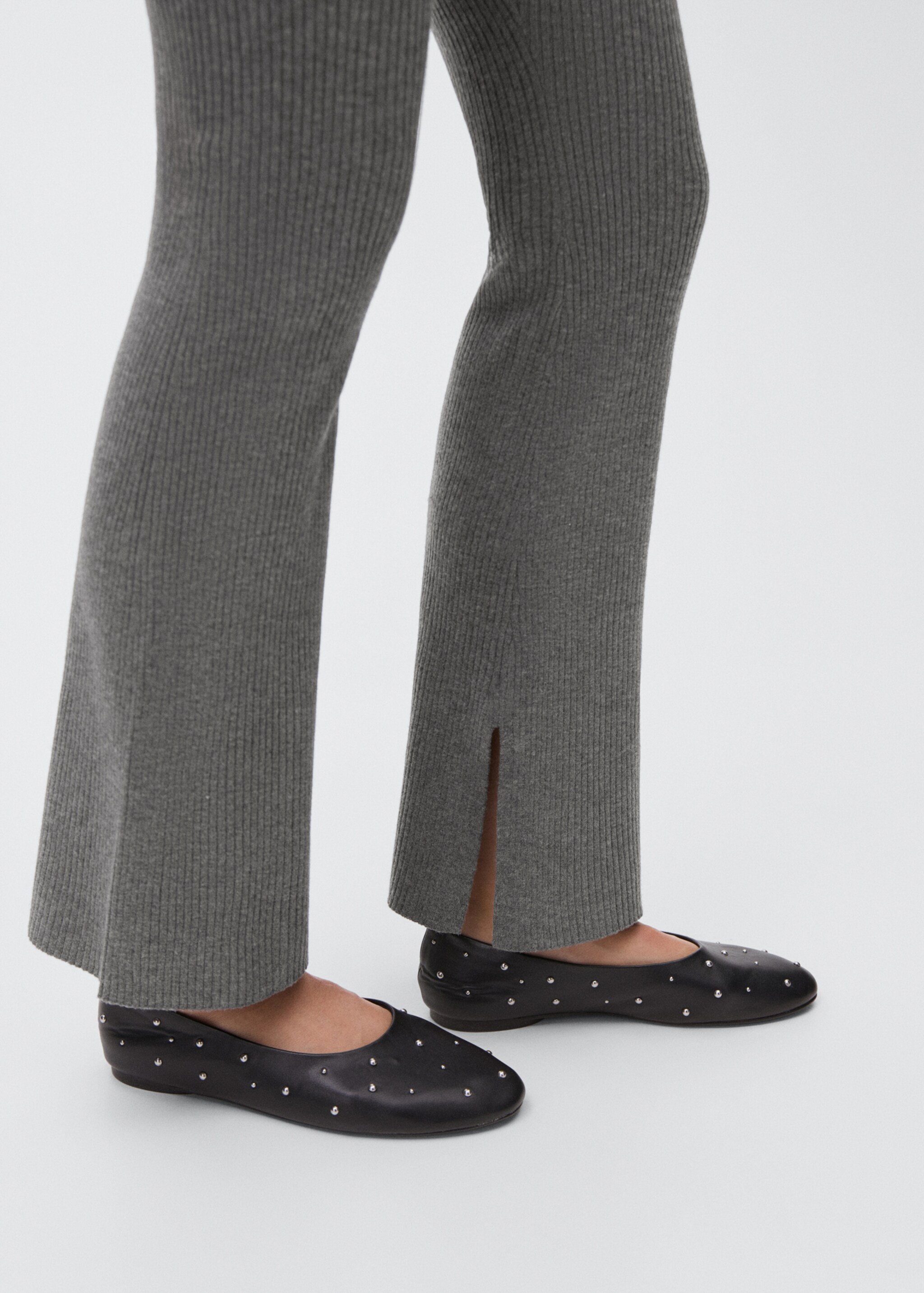 Ribbed flared trousers - Details of the article 6, Dark Heather Grey. Ref: 17046331-00.
