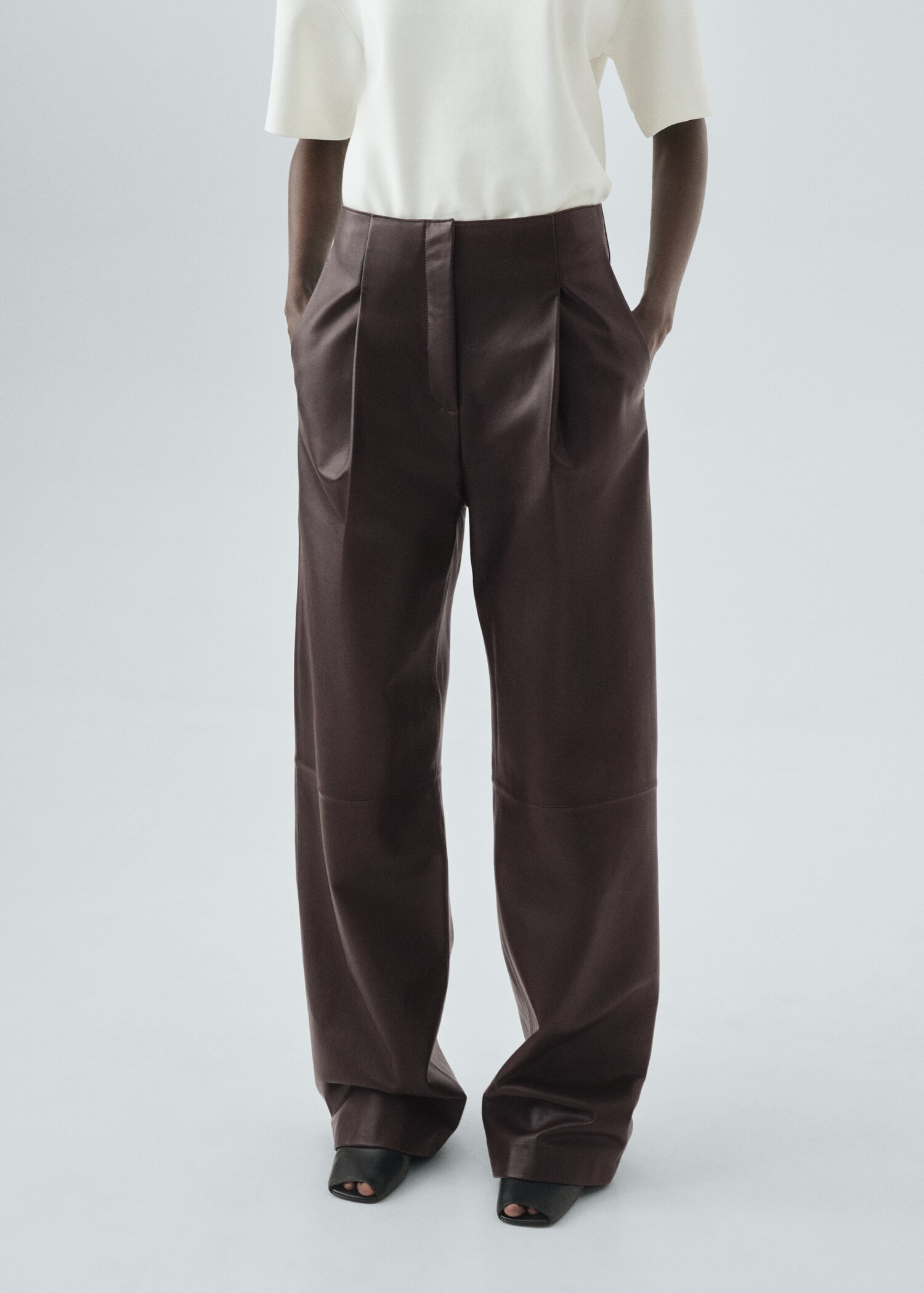 Pantalon droit 100% cuir - Plan moyen