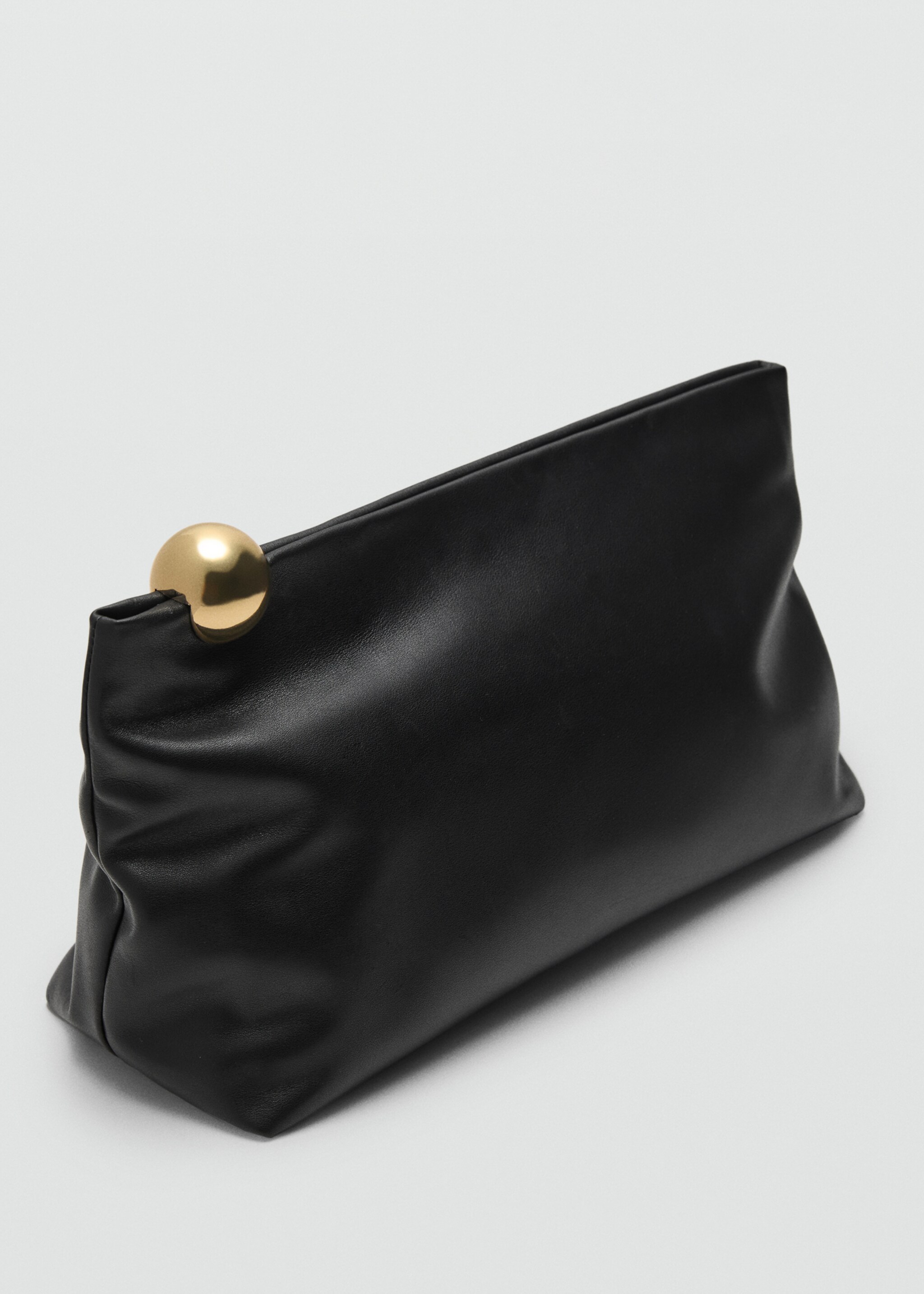 Bolso sobre piel detalle metálico - Plano medio, Negro. Ref: 17046357-00.
