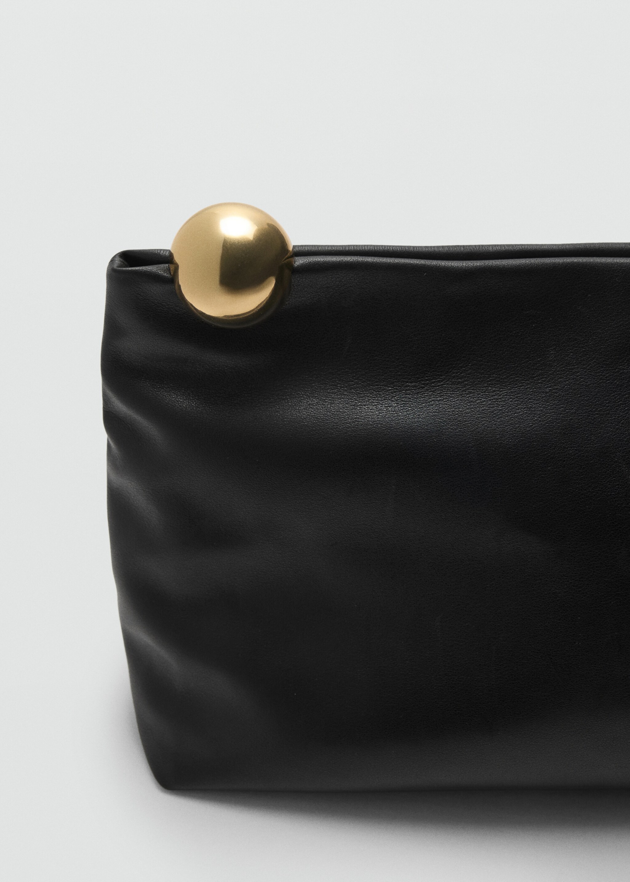 Bolso sobre piel detalle metálico - Detalle del artículo 4, Negro. Ref: 17046357-00.
