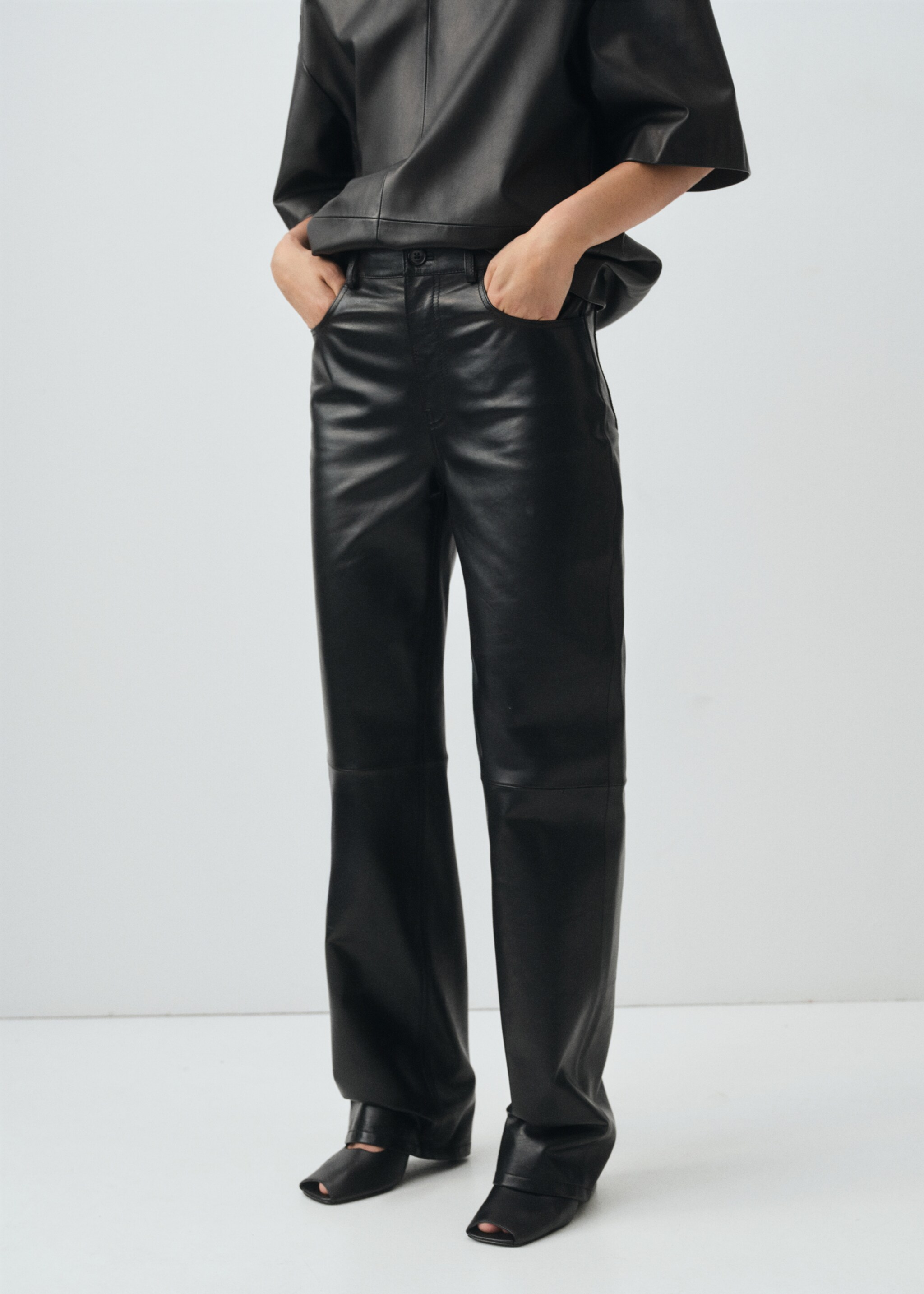 100% leather straight-leg trousers - Medium plane, Black. Ref: 17046358-00.